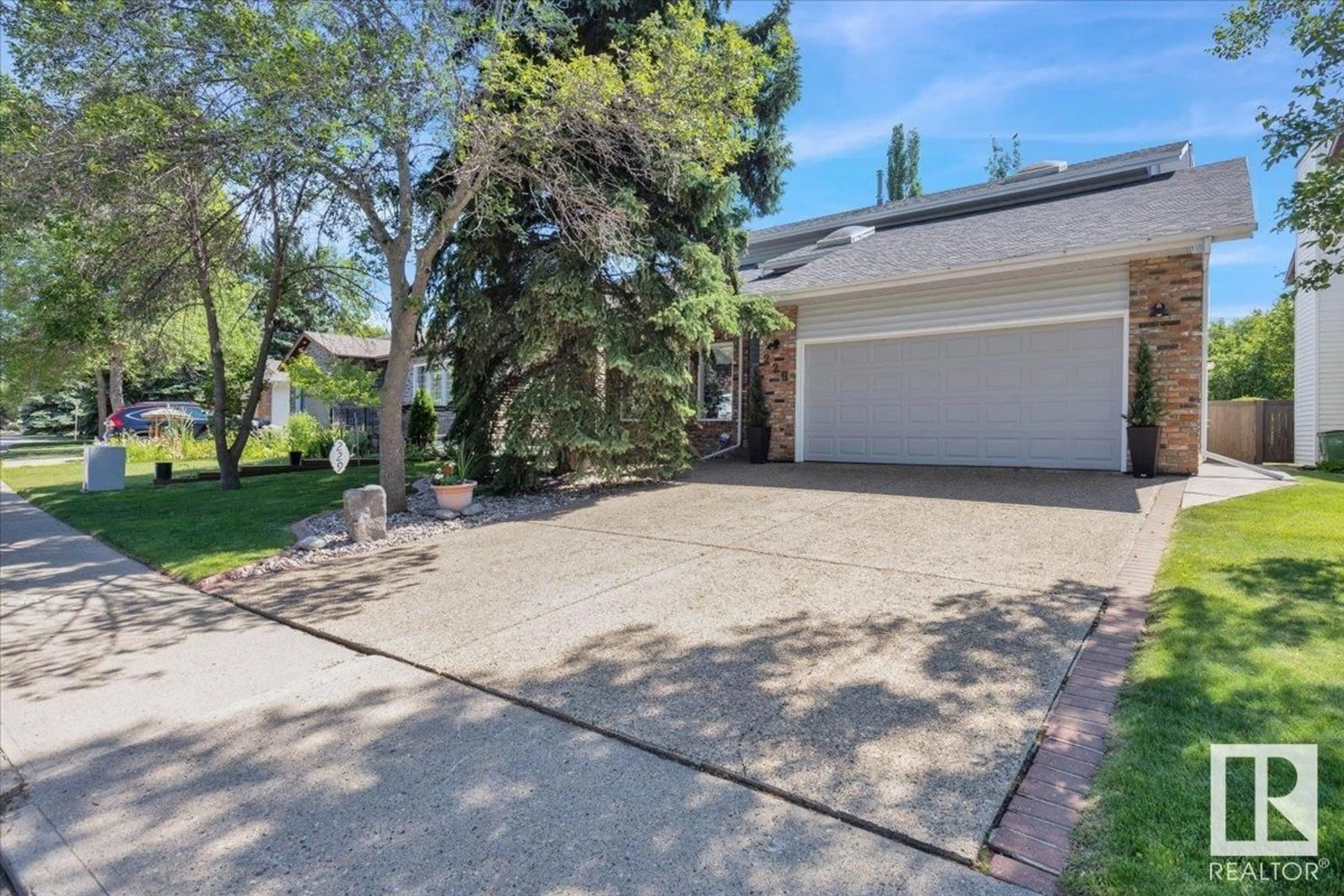 A pic from outside/outdoor area/front of a property/back of a property/a pic from drone, street for 229 HEATH RD, Edmonton Alberta T6R1S1