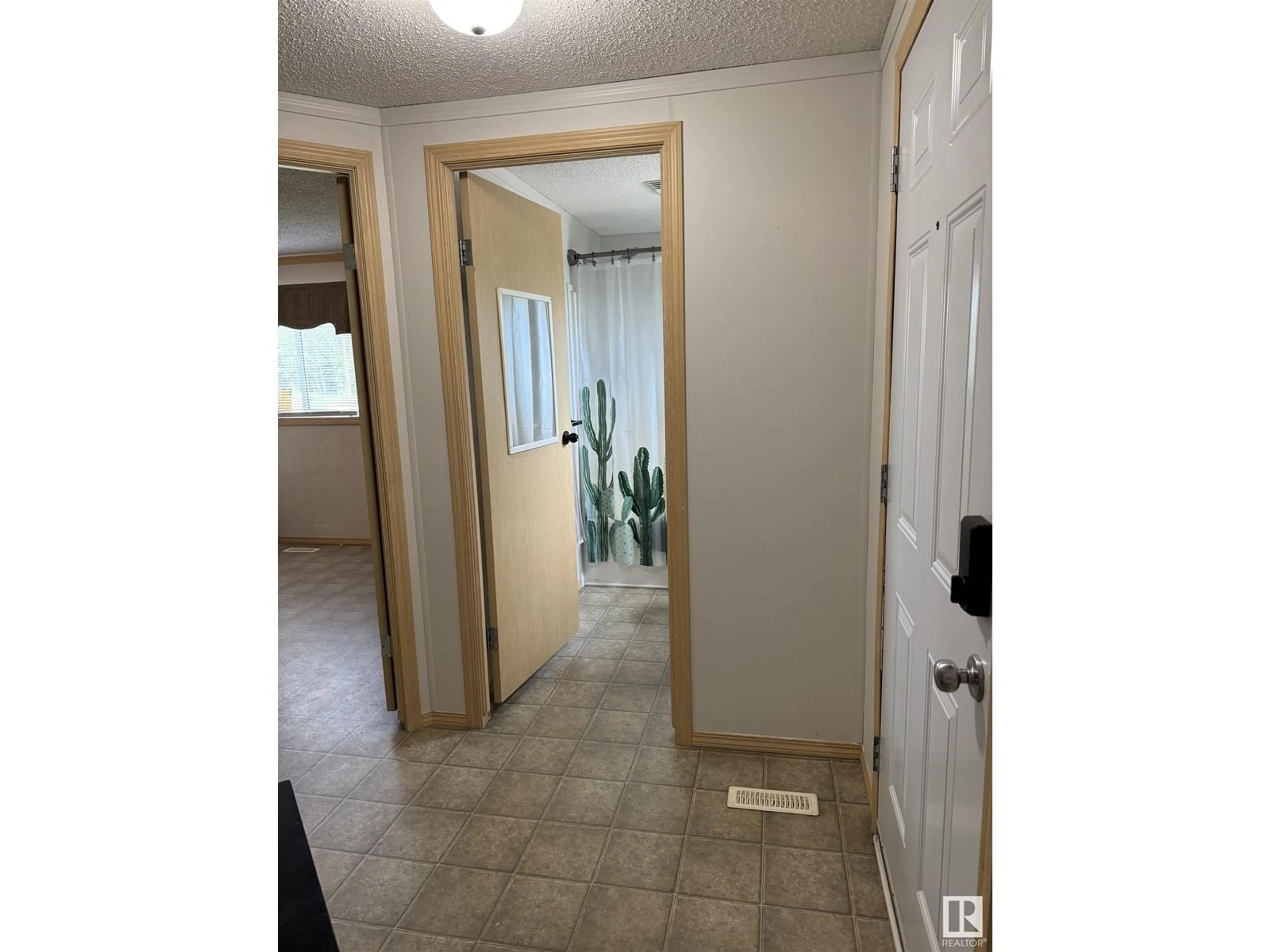 Indoor entryway for 4901 46 AV, Violet Grove Alberta T7A2A1