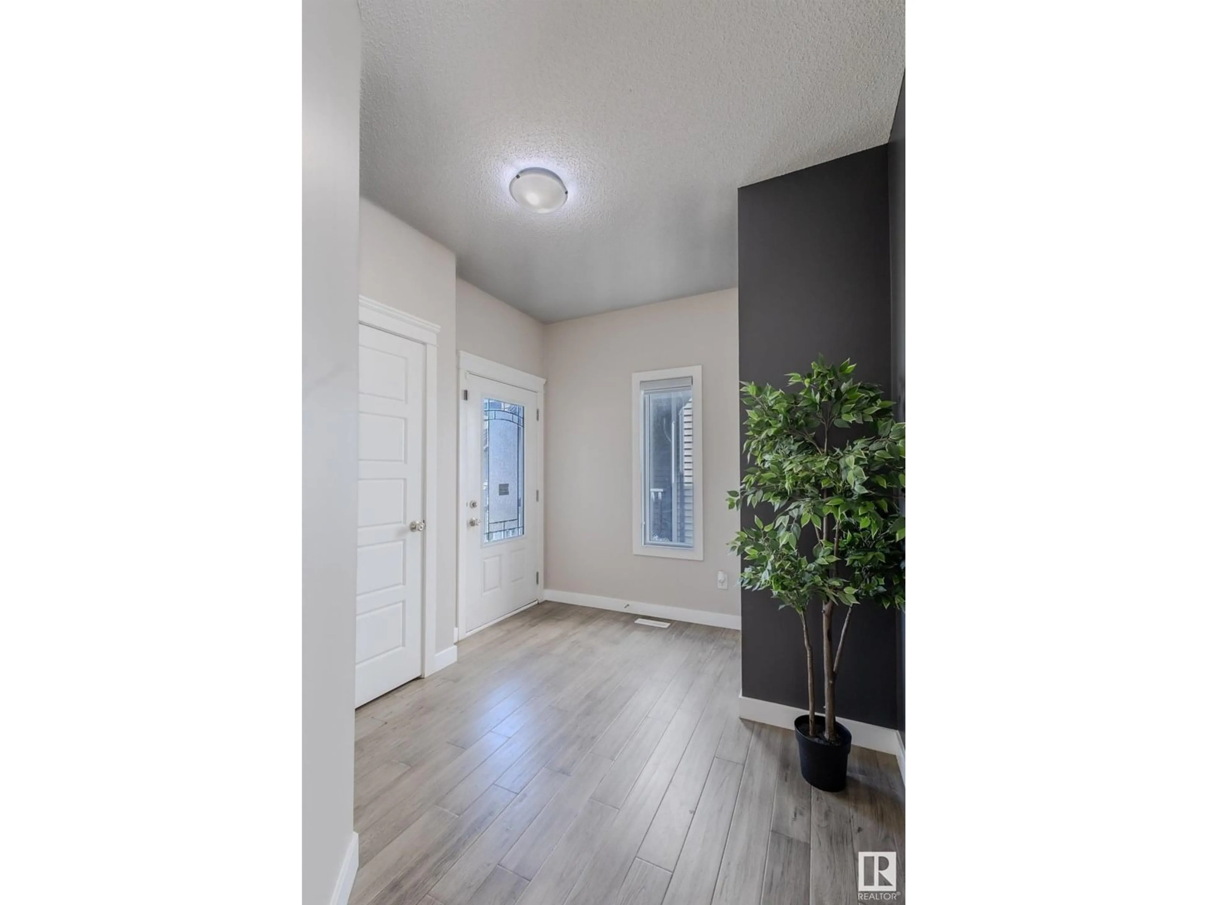 Indoor entryway for 9663 224 ST, Edmonton Alberta T5T7K6
