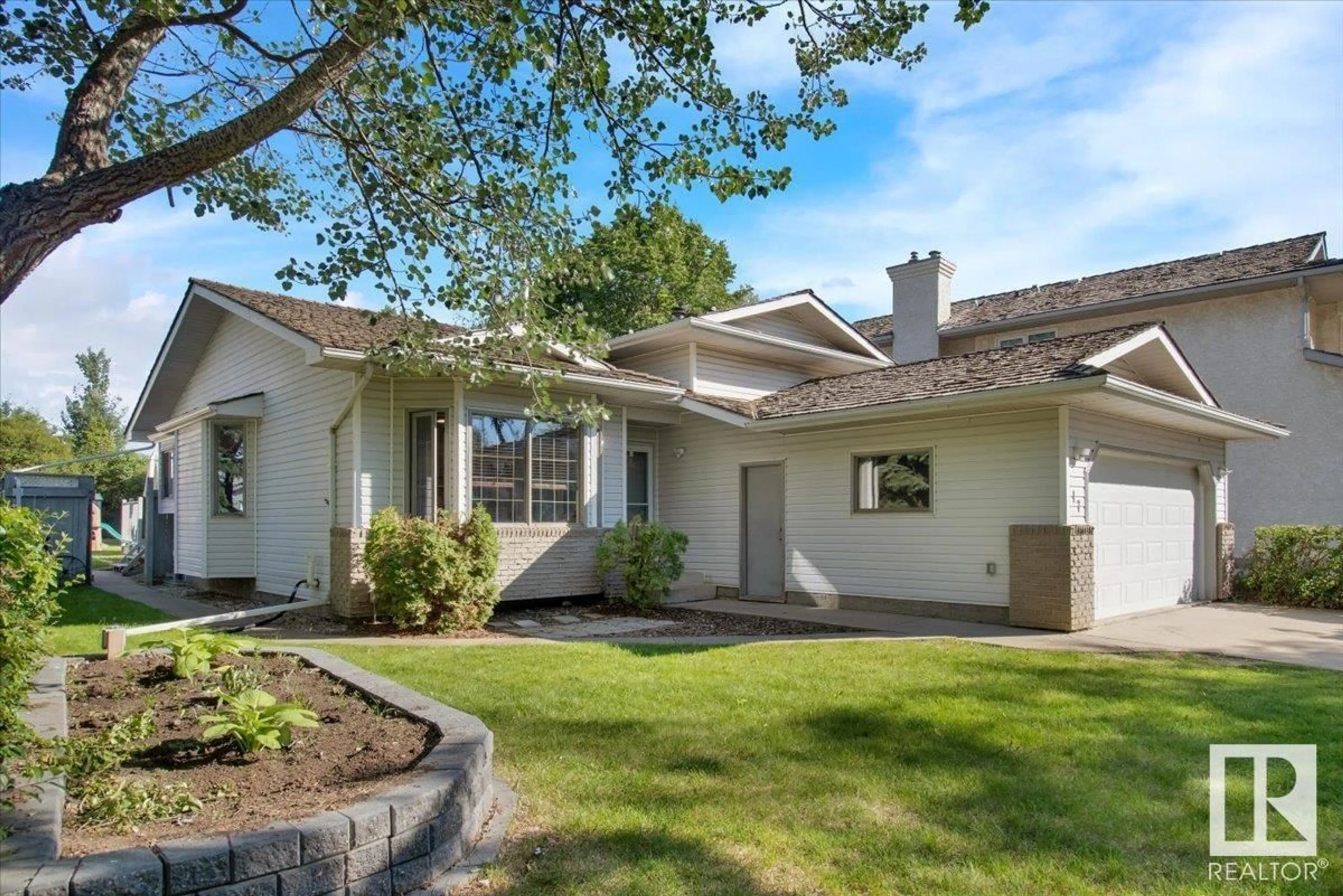 Home with vinyl exterior material, unknown for 17 EMERALD, St. Albert Alberta T8N5S4