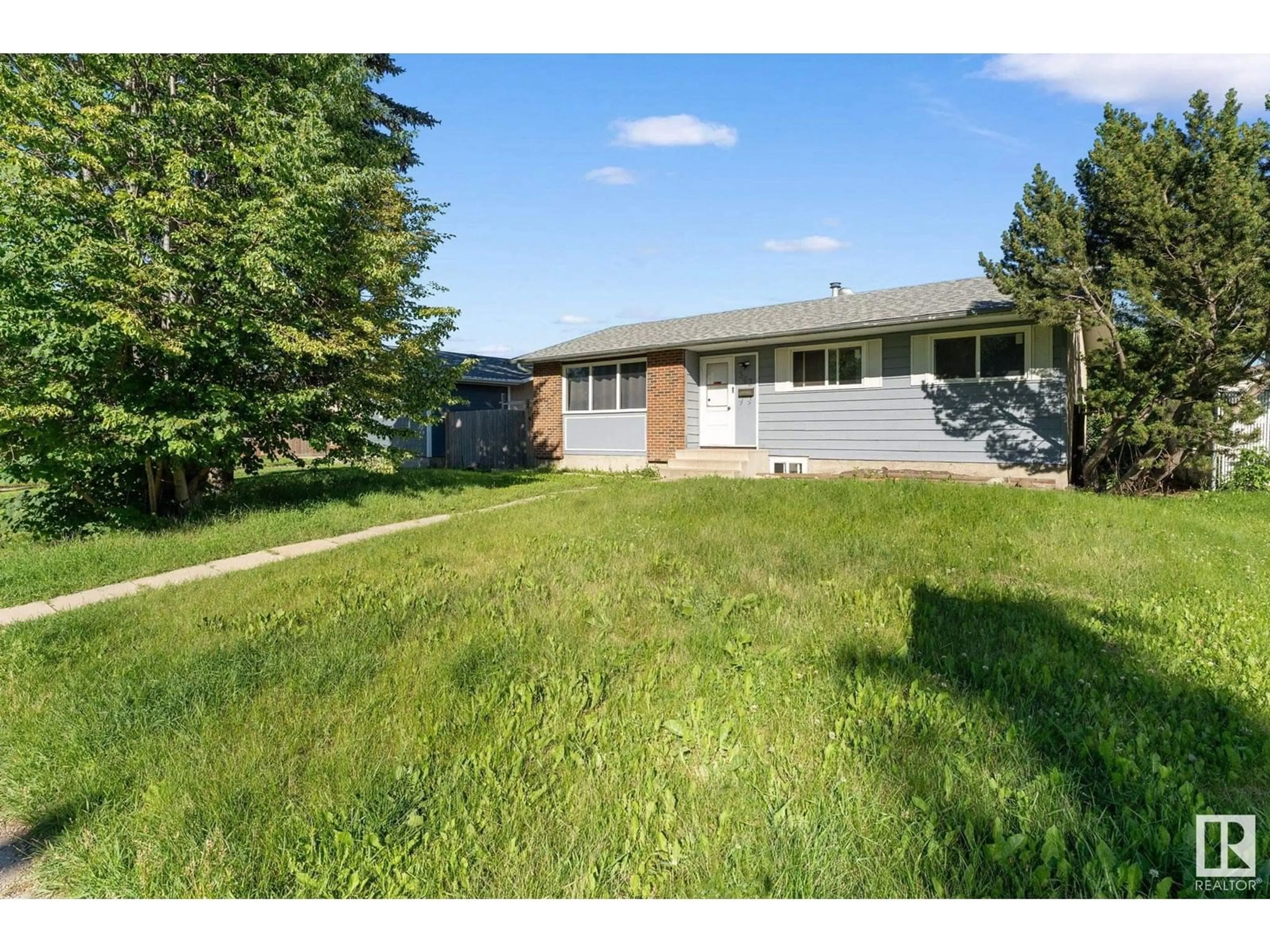 A pic from outside/outdoor area/front of a property/back of a property/a pic from drone, street for 363 KNOTTWOOD RD, Edmonton Alberta T6K2G4