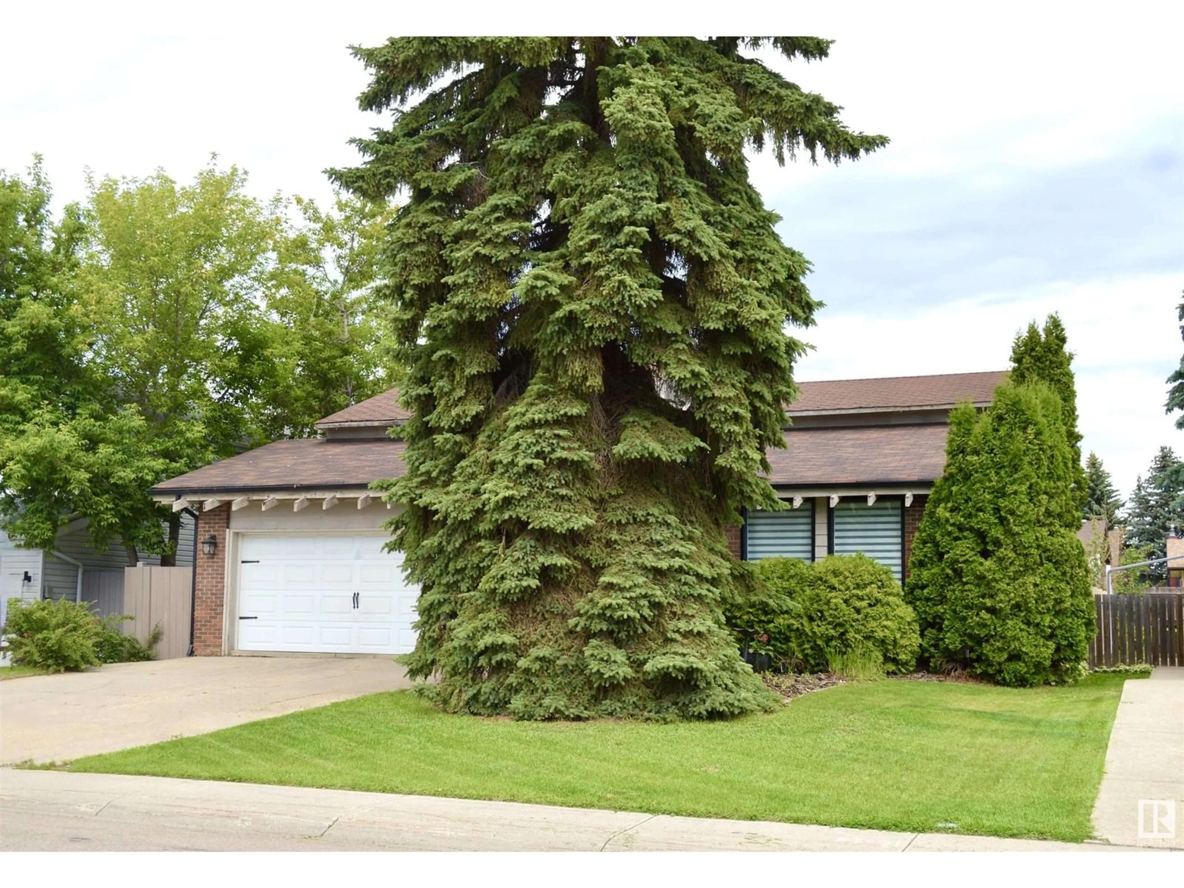 Home with vinyl exterior material, street for 1136 PARKER DR, Sherwood Park Alberta T8A3Y8
