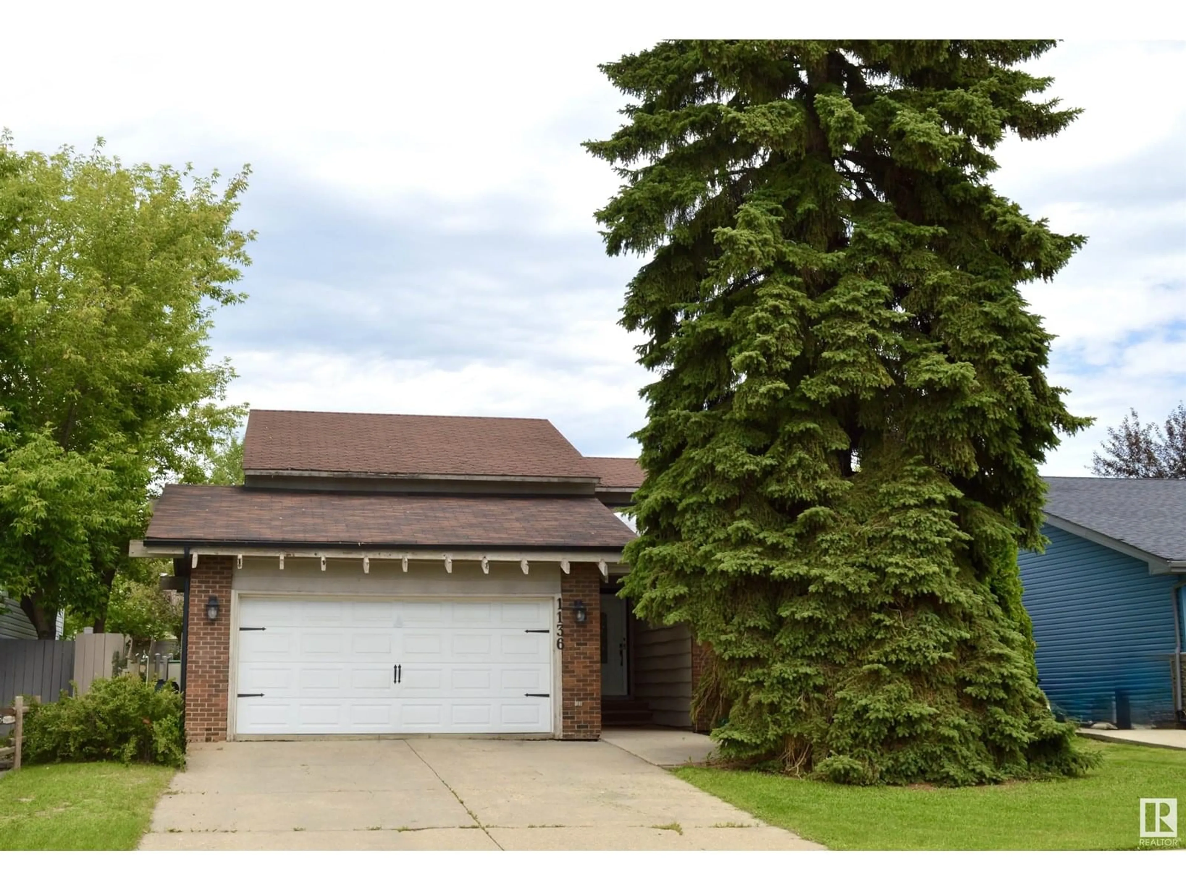 Home with brick exterior material, street for 1136 PARKER DR, Sherwood Park Alberta T8A3Y8