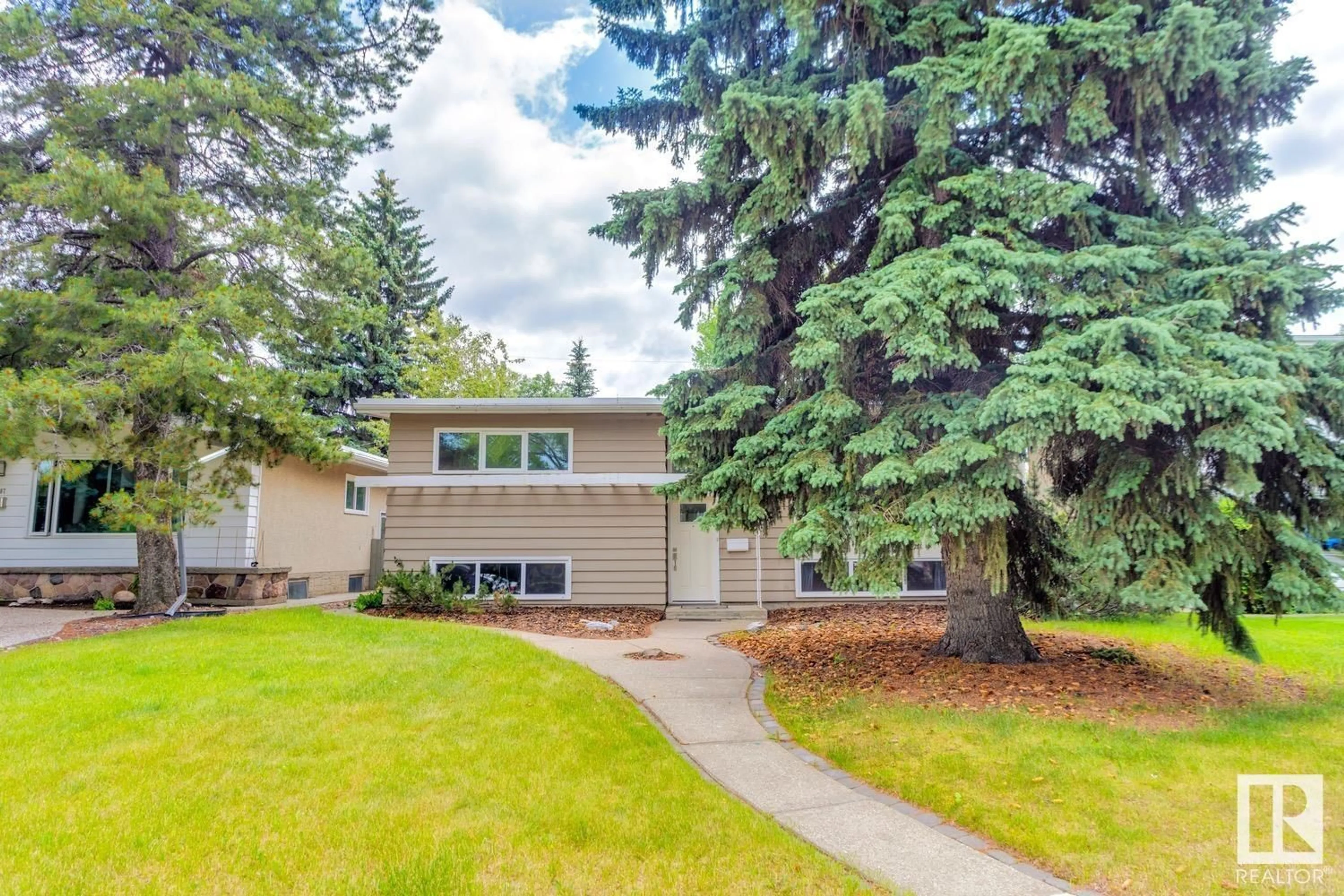 Home with vinyl exterior material, street for 11211 48 AV, Edmonton Alberta T6H0C8