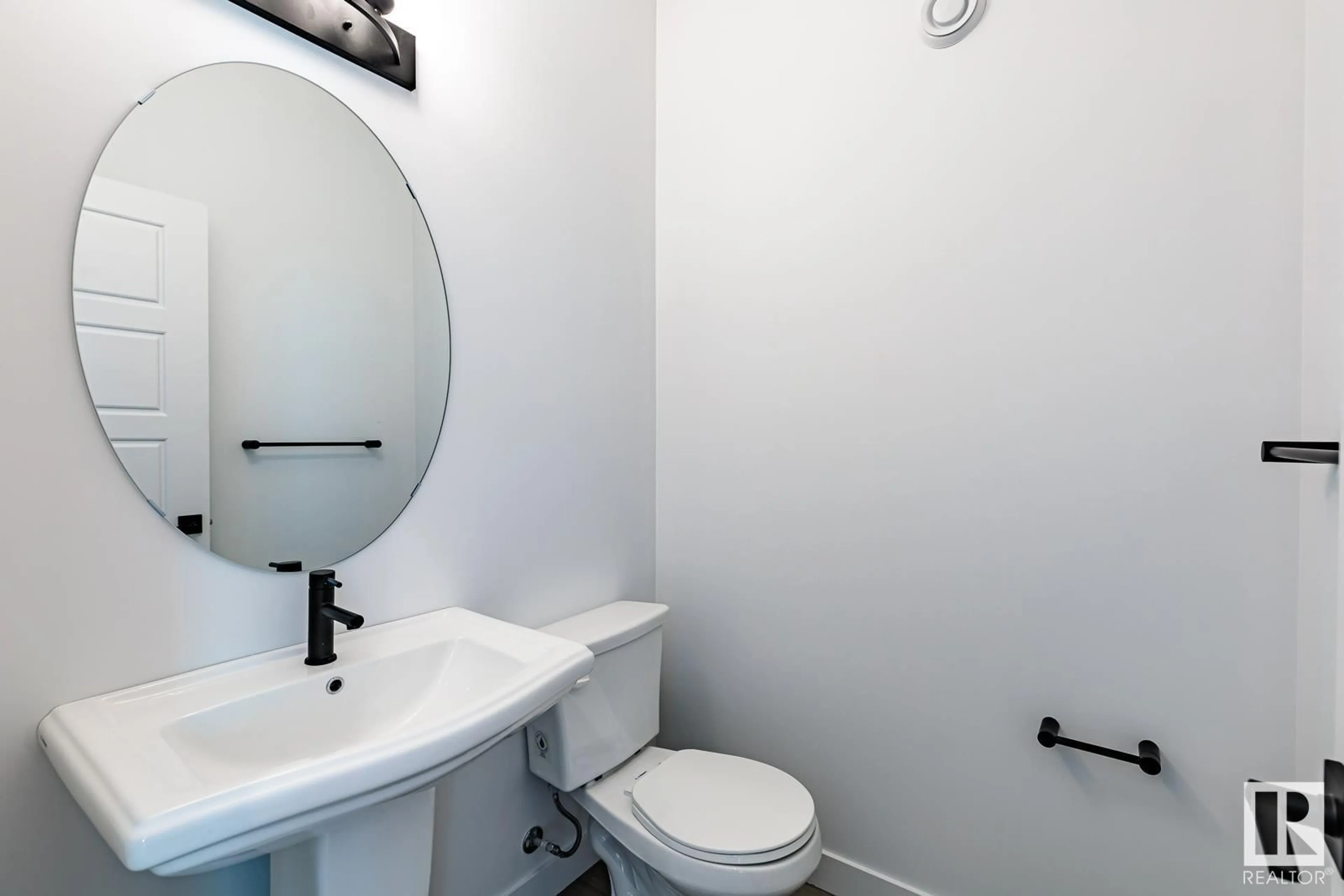Standard bathroom, unknown for SW - 15679 18 AV, Edmonton Alberta T6W5E1