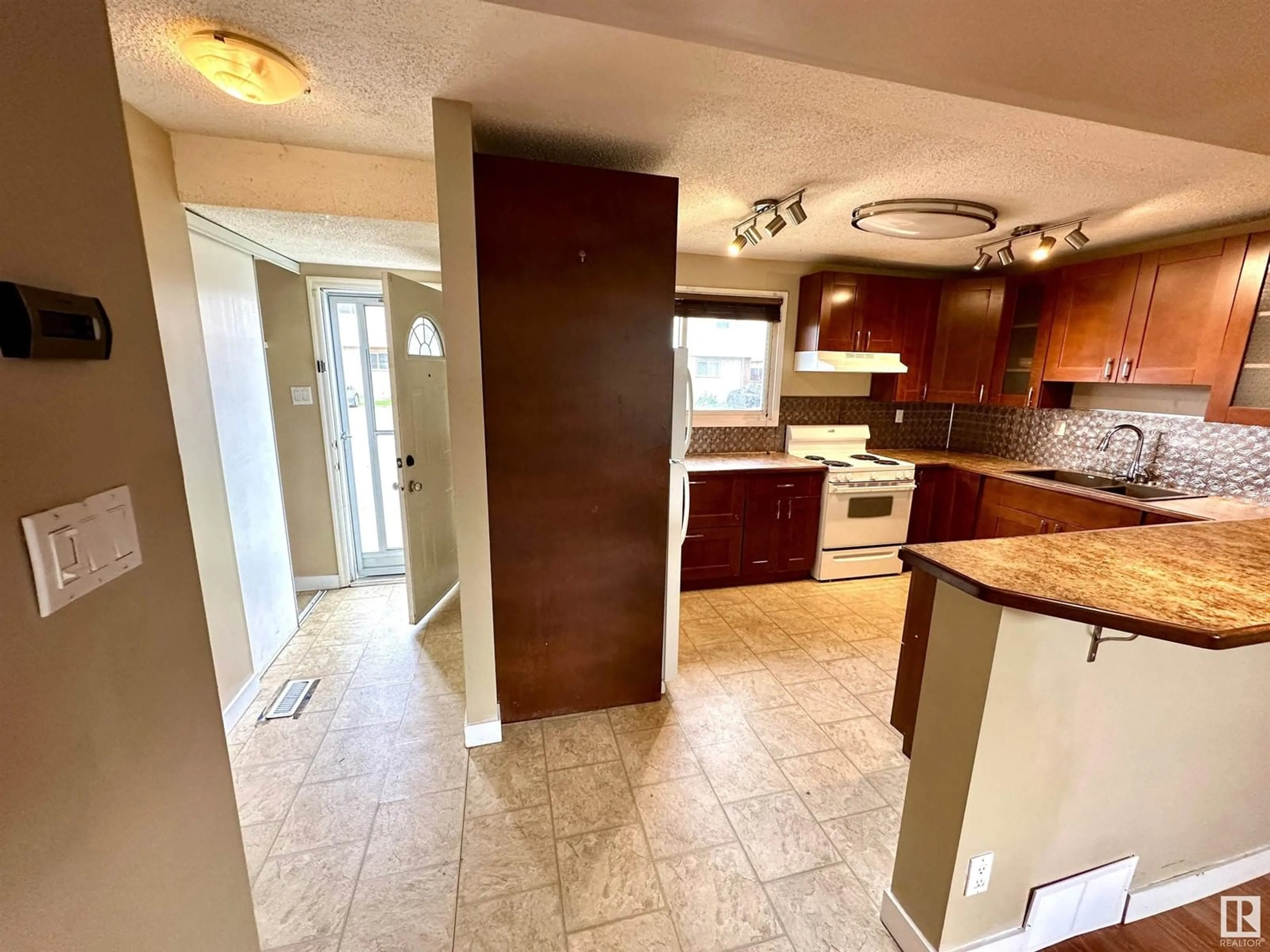 Unknown for NW - 1527 KNOTTWOOD N, Edmonton Alberta T6K2B8