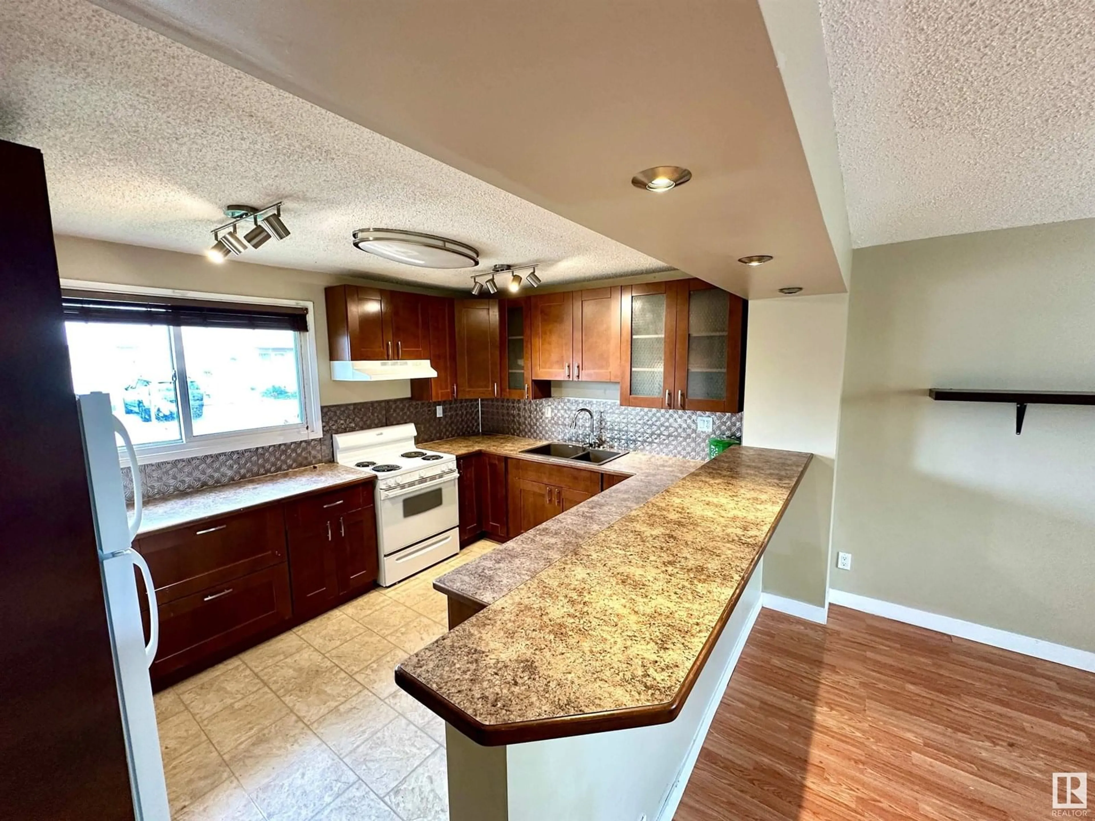 Open concept kitchen, ceramic/tile floor for NW - 1527 KNOTTWOOD N, Edmonton Alberta T6K2B8