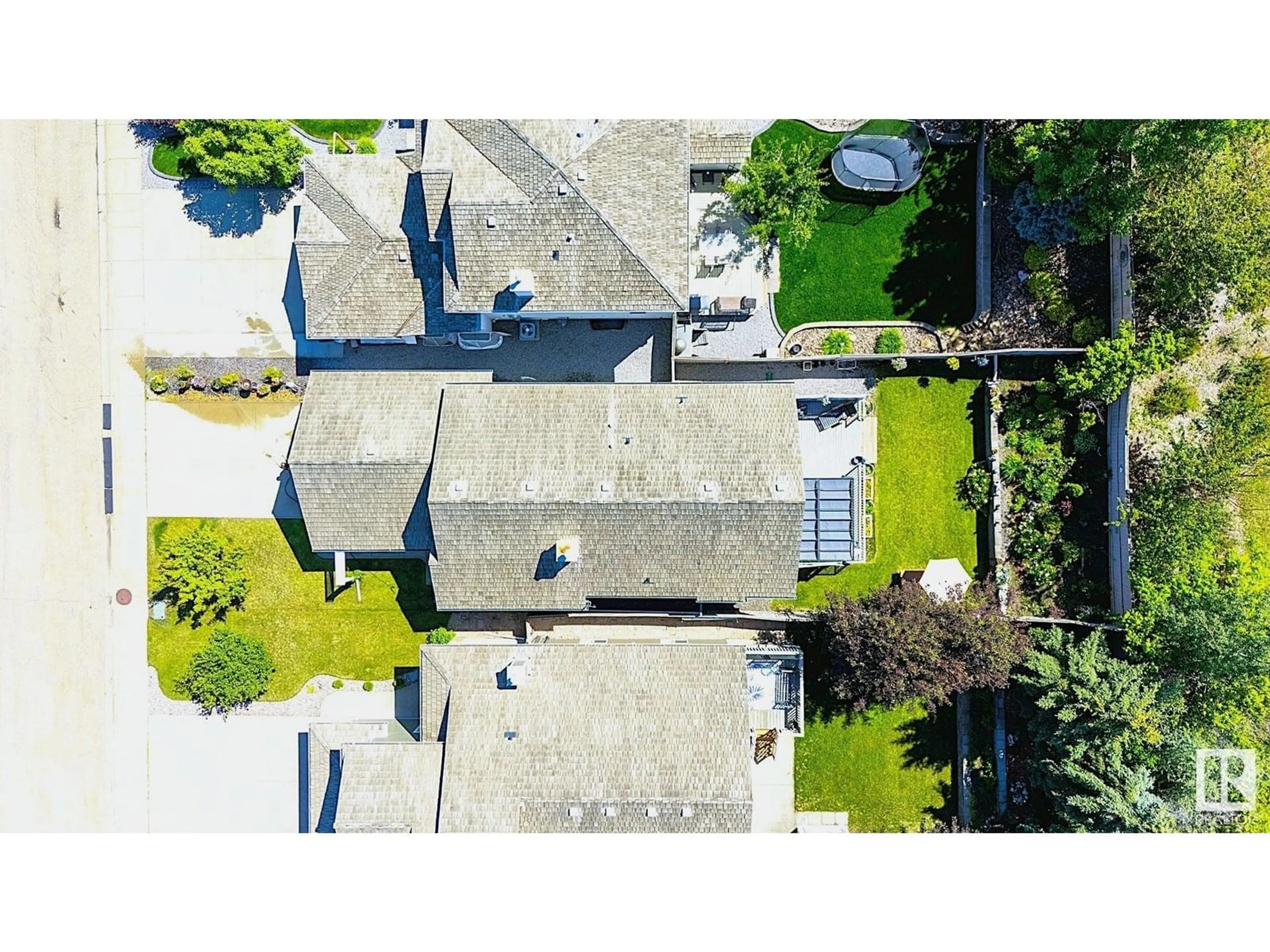 A pic from outside/outdoor area/front of a property/back of a property/a pic from drone, street for 124 NEWCASTLE CR, Sherwood Park Alberta T8A6K7