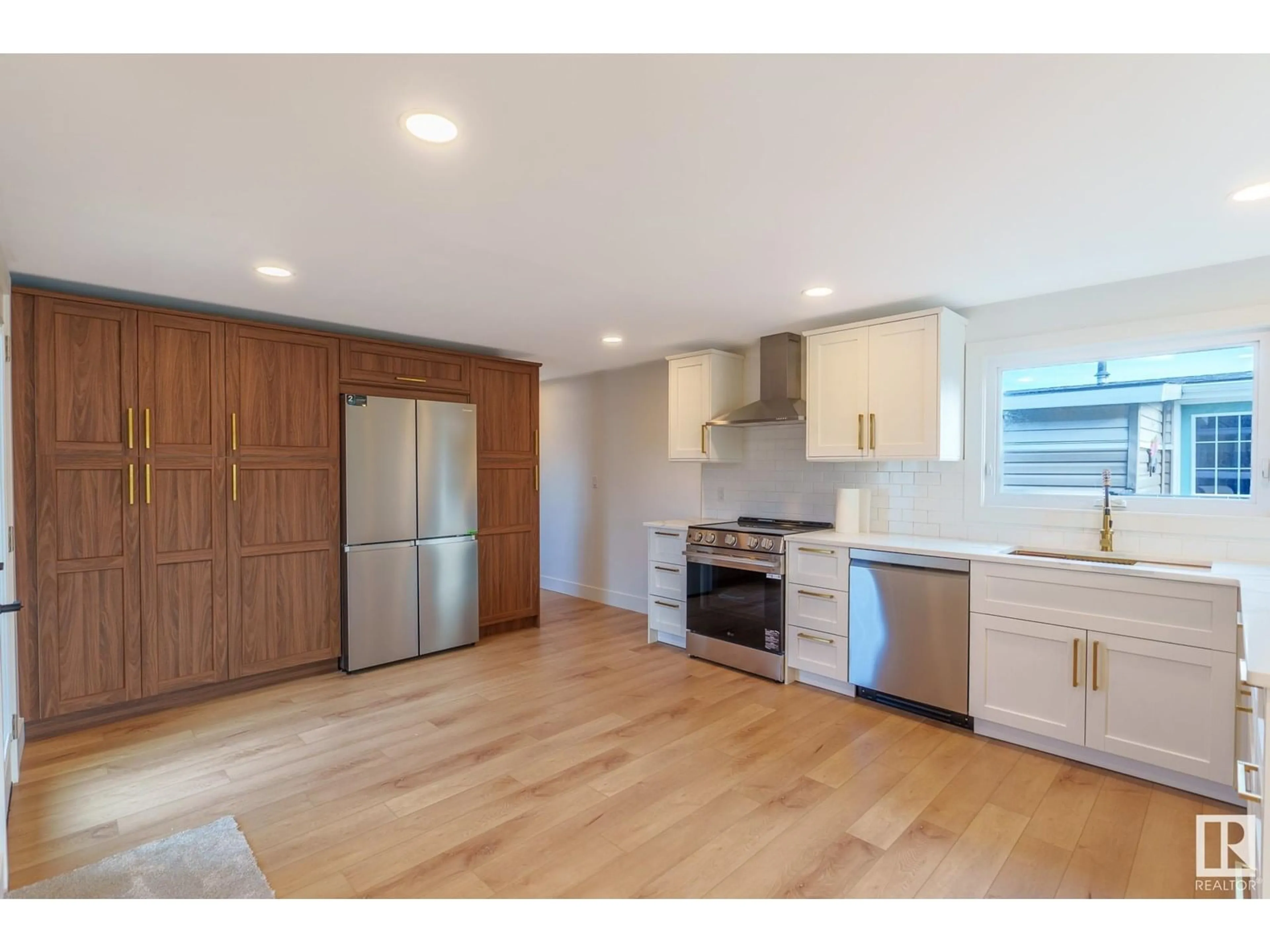 Open concept kitchen, wood/laminate floor for 1431 LAKEWOOD CRES, Sherwood Park Alberta T8H1K7