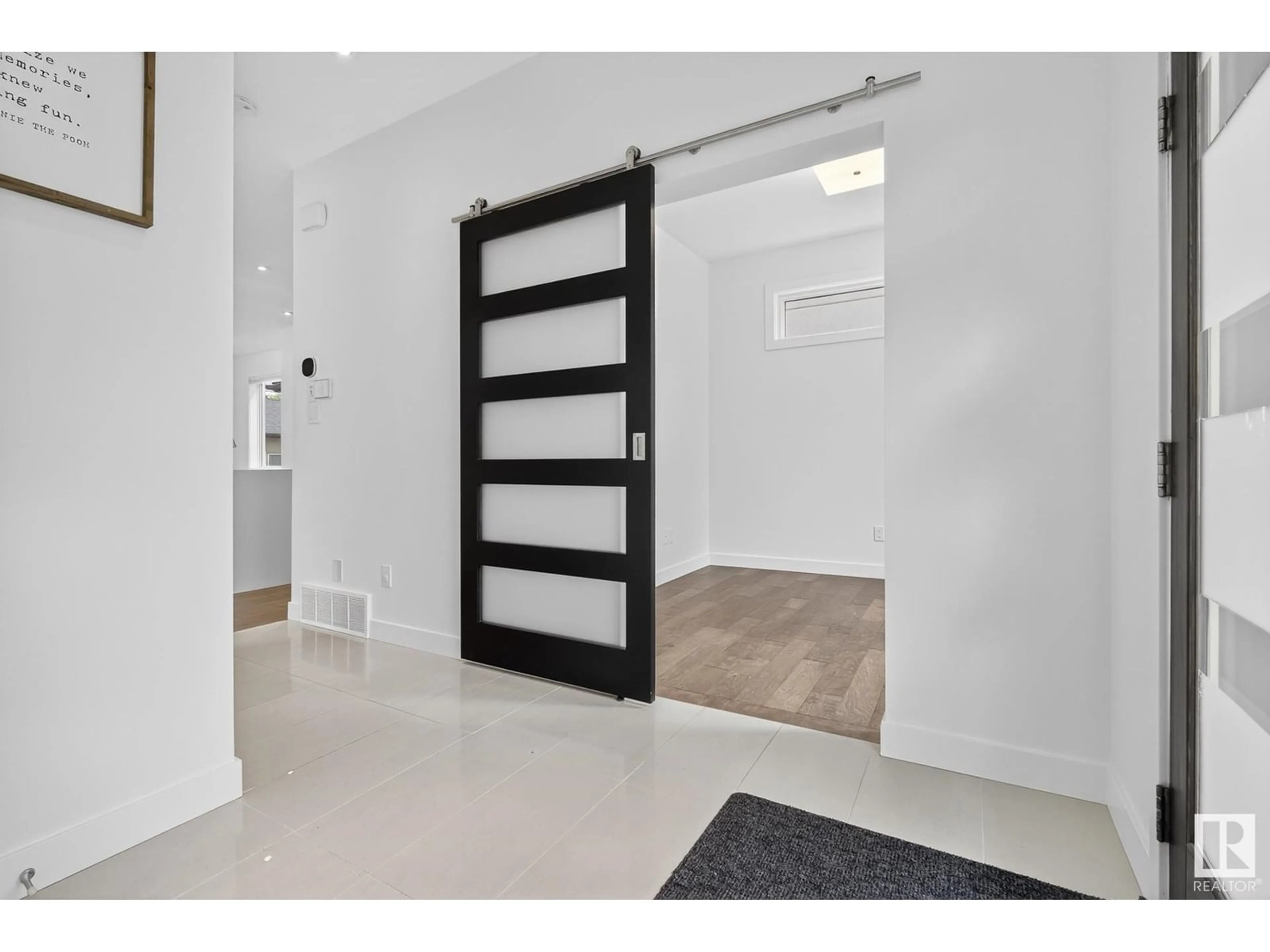 Indoor entryway for 9053 90 ST, Edmonton Alberta T6C3L8