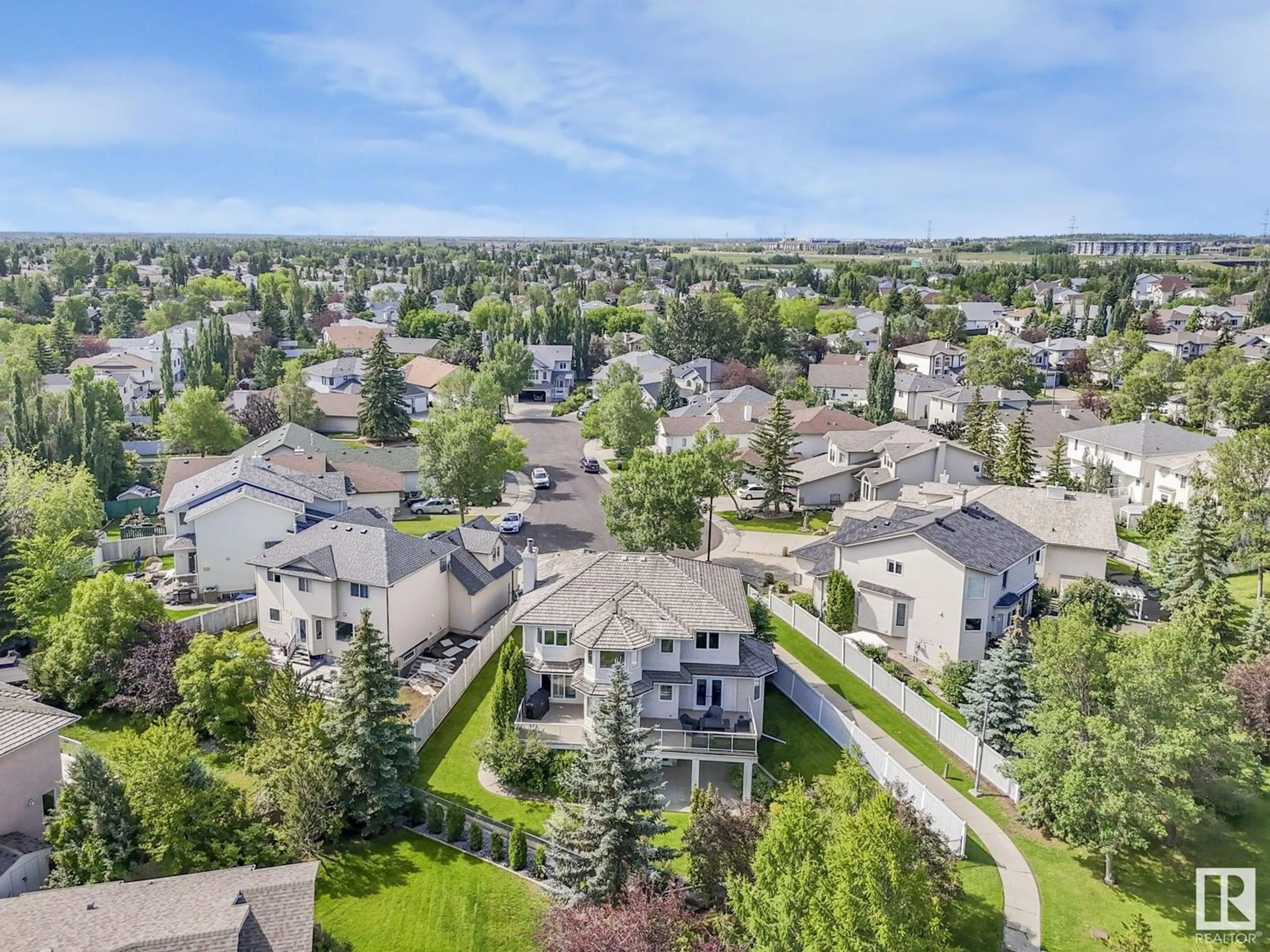 A pic from outside/outdoor area/front of a property/back of a property/a pic from drone, unknown for 227 ORMSBY RD E NW, Edmonton Alberta T5T5X5