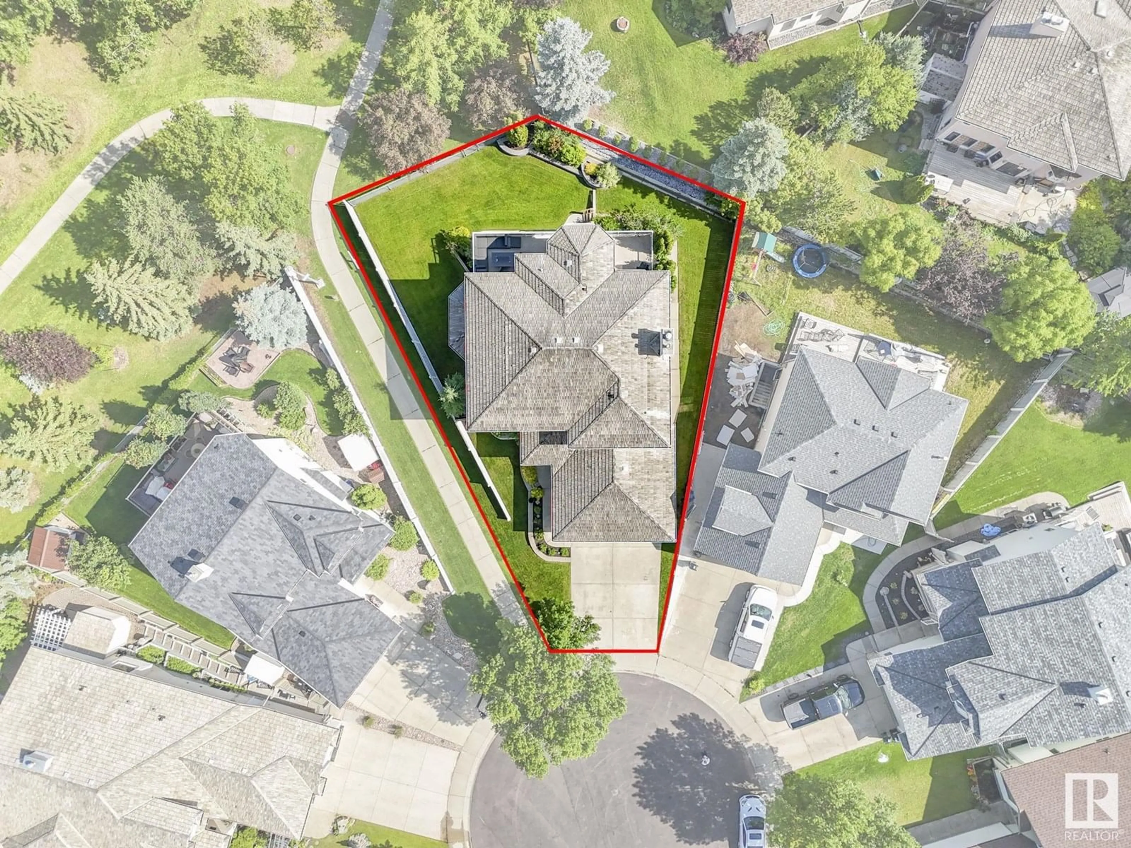 A pic from outside/outdoor area/front of a property/back of a property/a pic from drone, street for 227 ORMSBY RD E NW, Edmonton Alberta T5T5X5