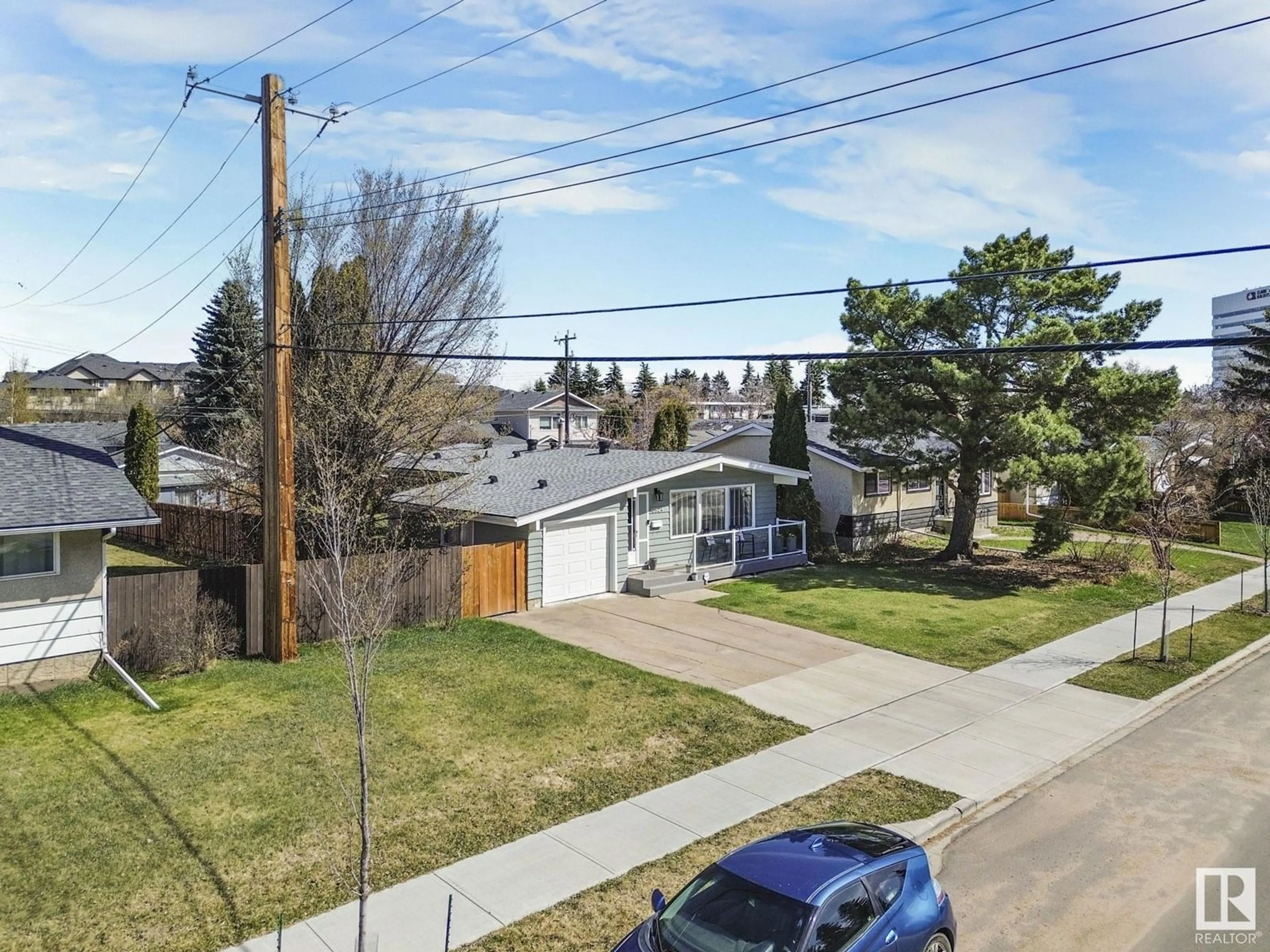 A pic from outside/outdoor area/front of a property/back of a property/a pic from drone, street for 10524 55 AV, Edmonton Alberta T6H0W9