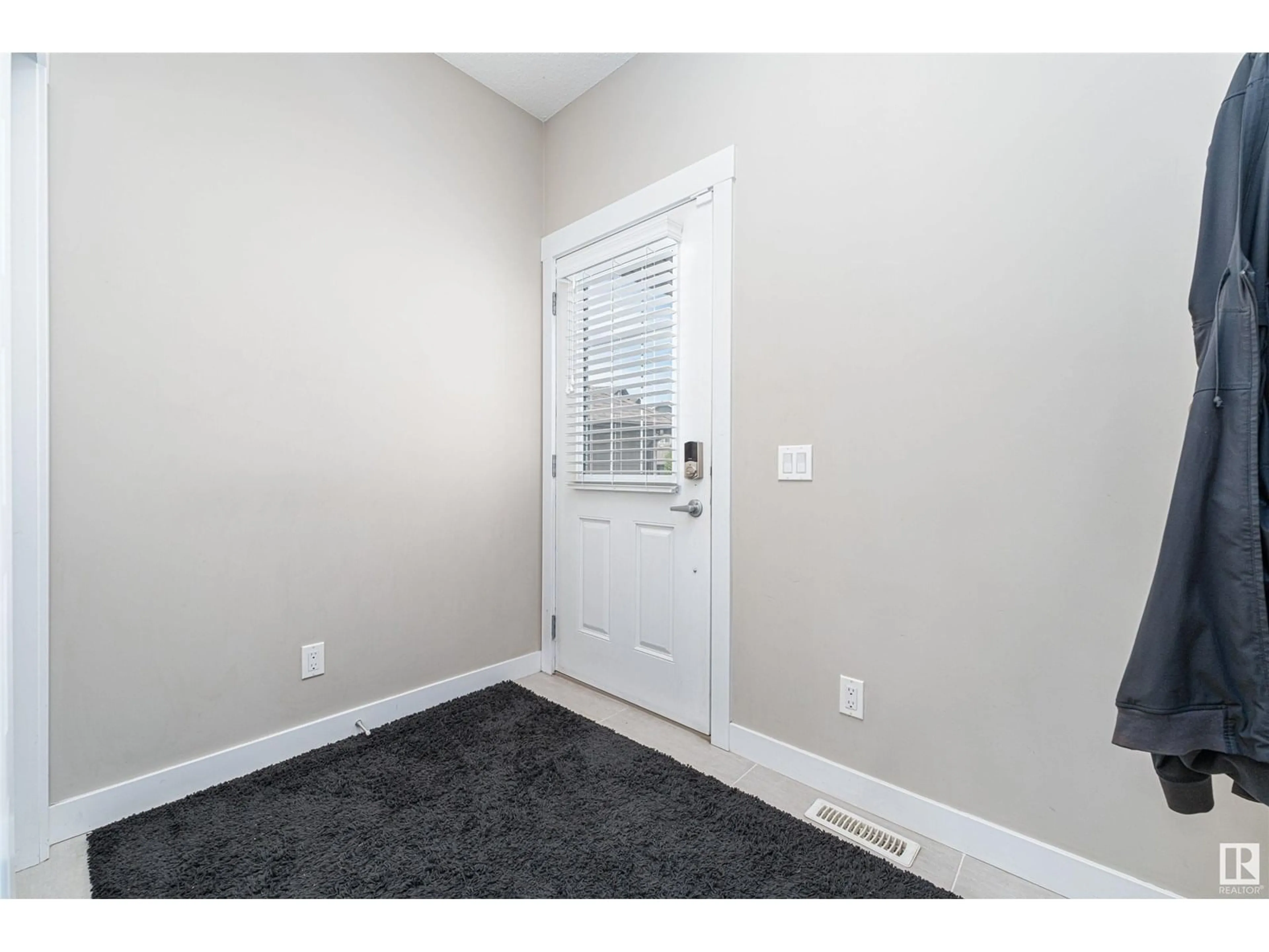 Indoor entryway for 16824 65 ST, Edmonton Alberta T5Y3W6