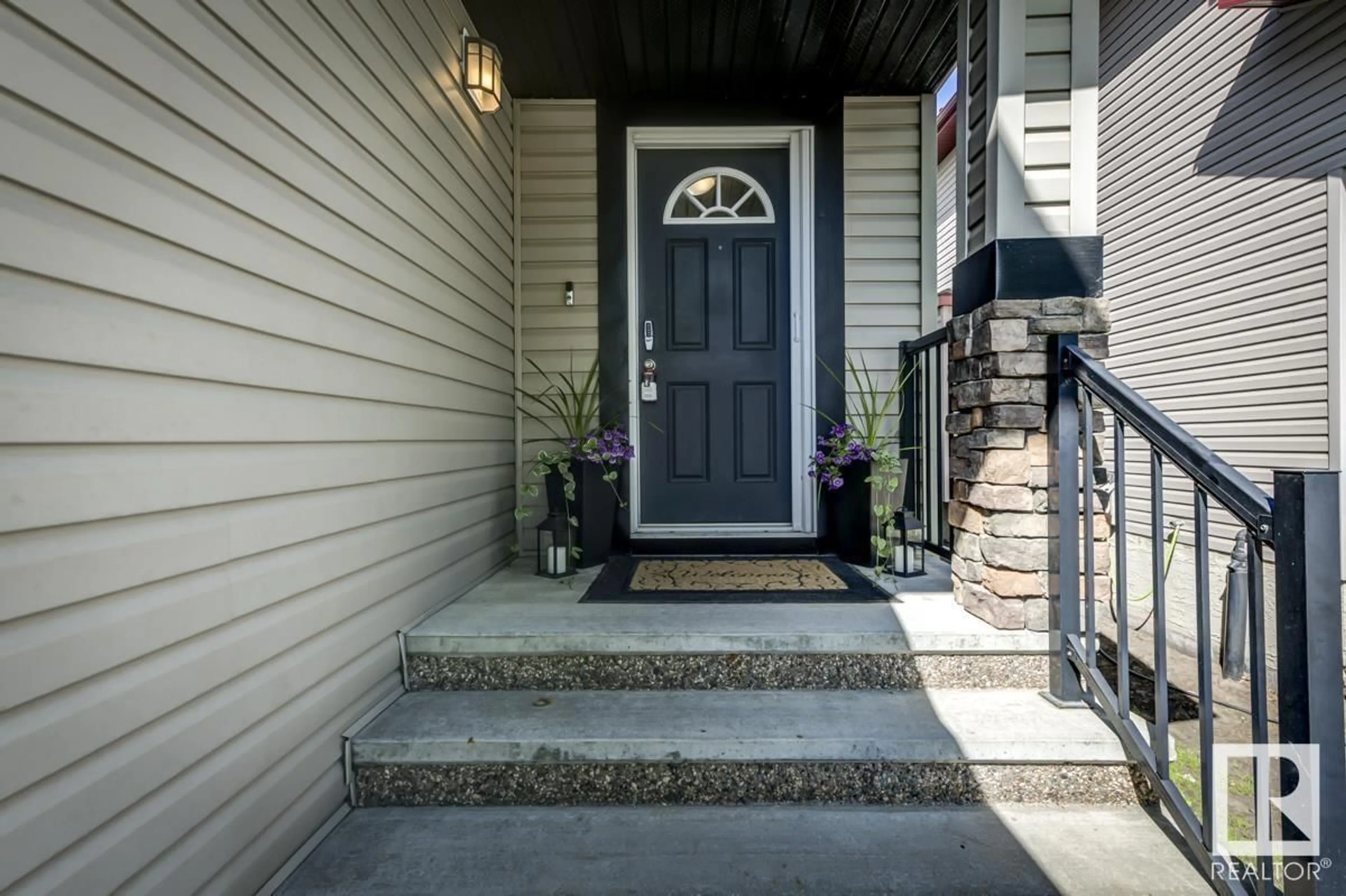 Indoor entryway for 316 SOUTHWICK BV, Leduc Alberta T9E0E8