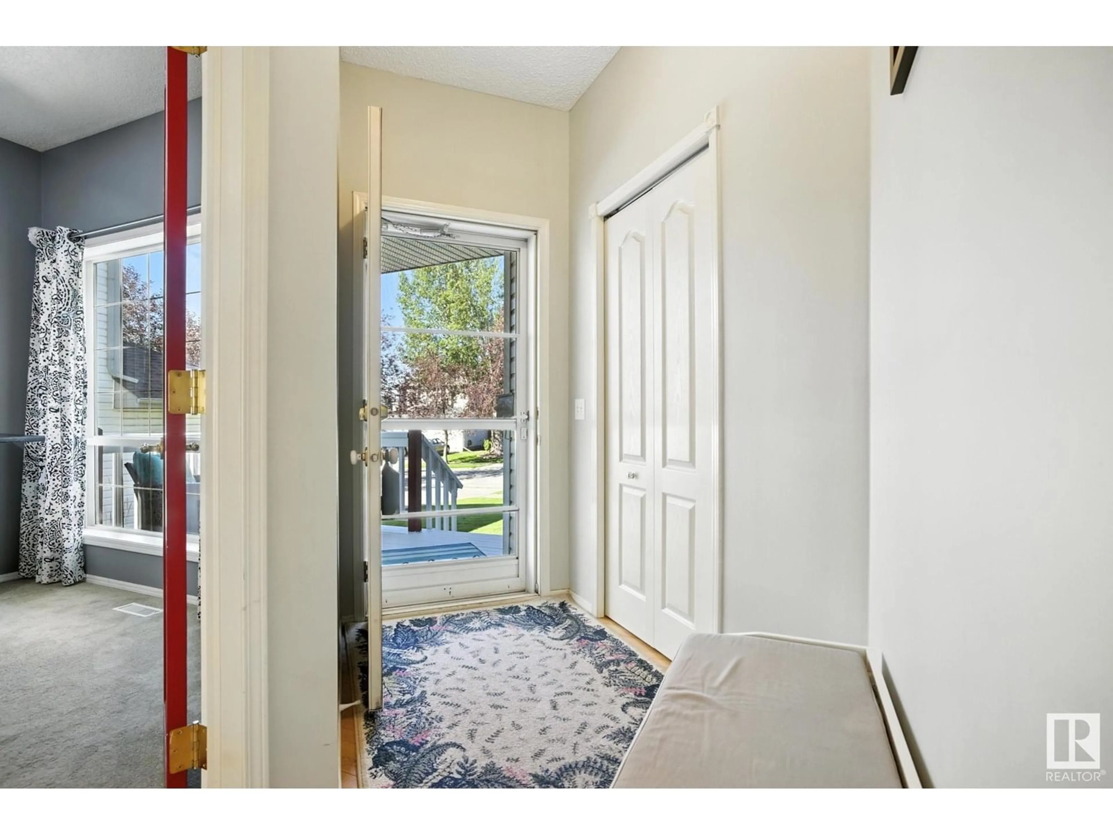 Indoor entryway for 4 HARDCASTLE PL, St. Albert Alberta T8N6R4