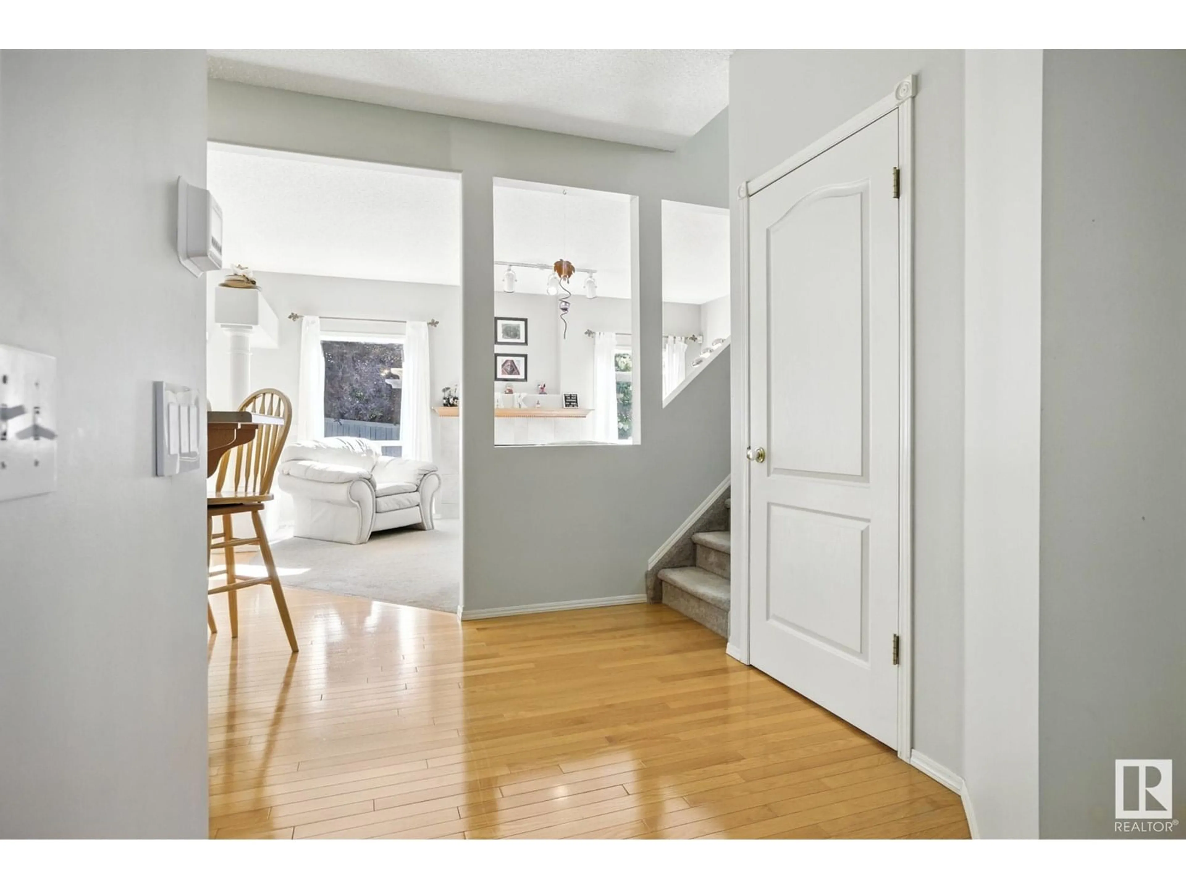 Indoor entryway for 4 HARDCASTLE PL, St. Albert Alberta T8N6R4