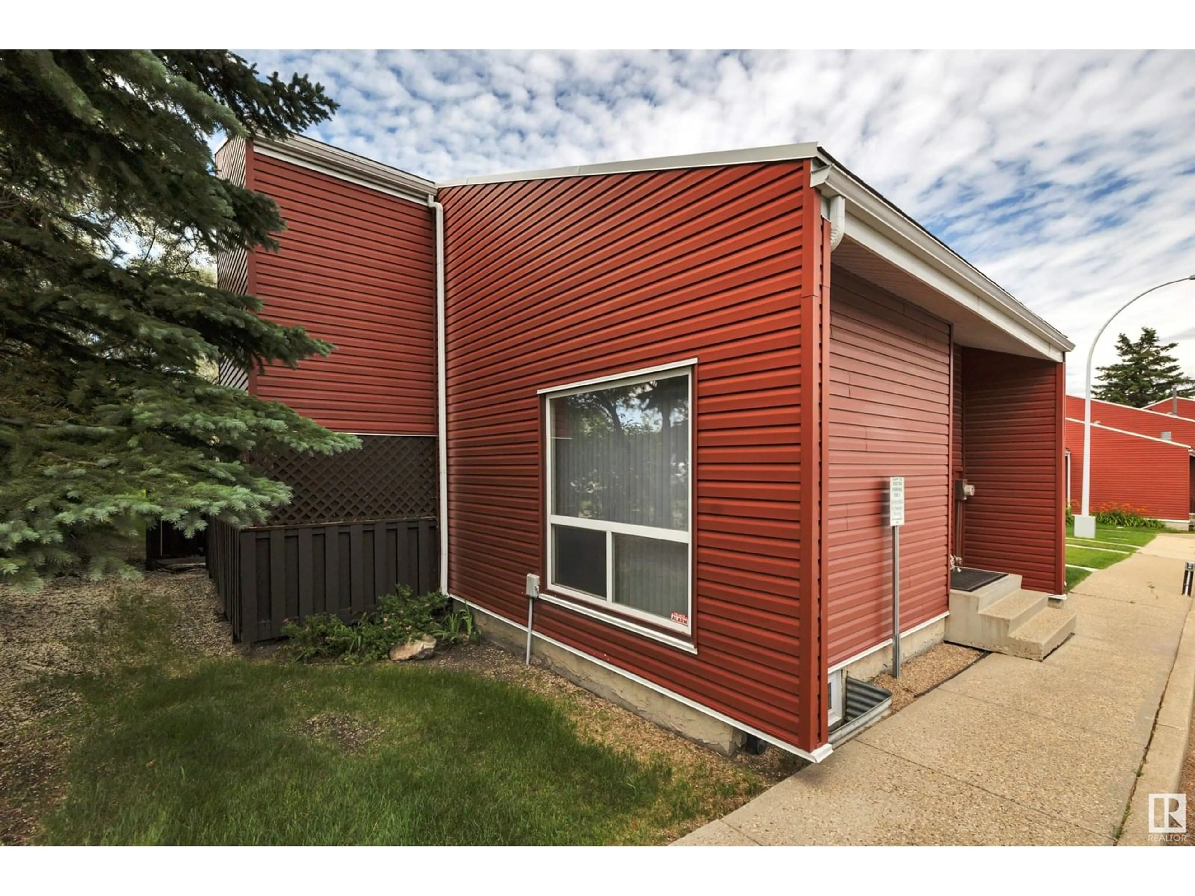 Home with vinyl exterior material, unknown for 934 LEE RIDGE RD, Edmonton Alberta T6K0R2