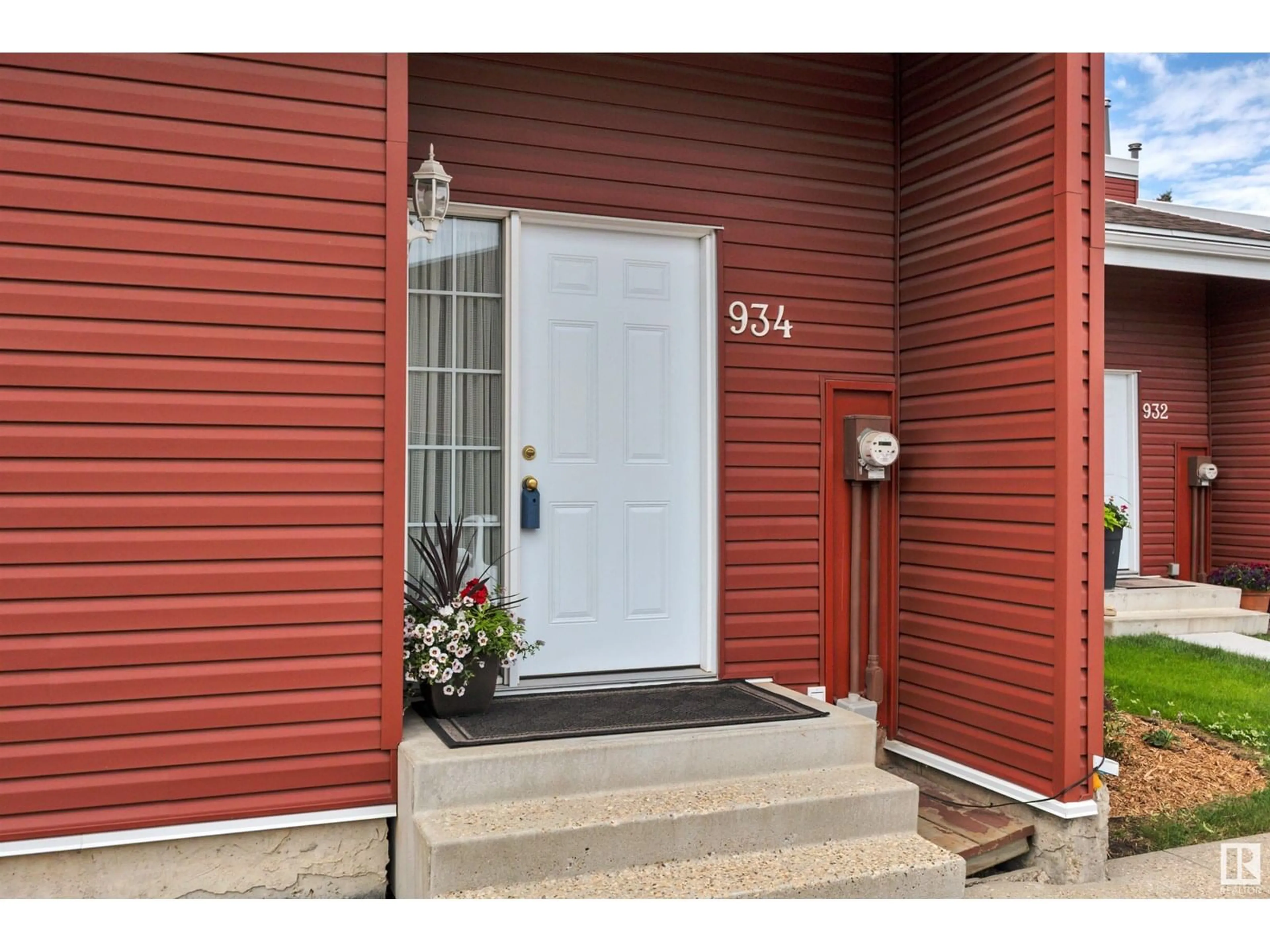 Indoor entryway for 934 LEE RIDGE RD, Edmonton Alberta T6K0R2