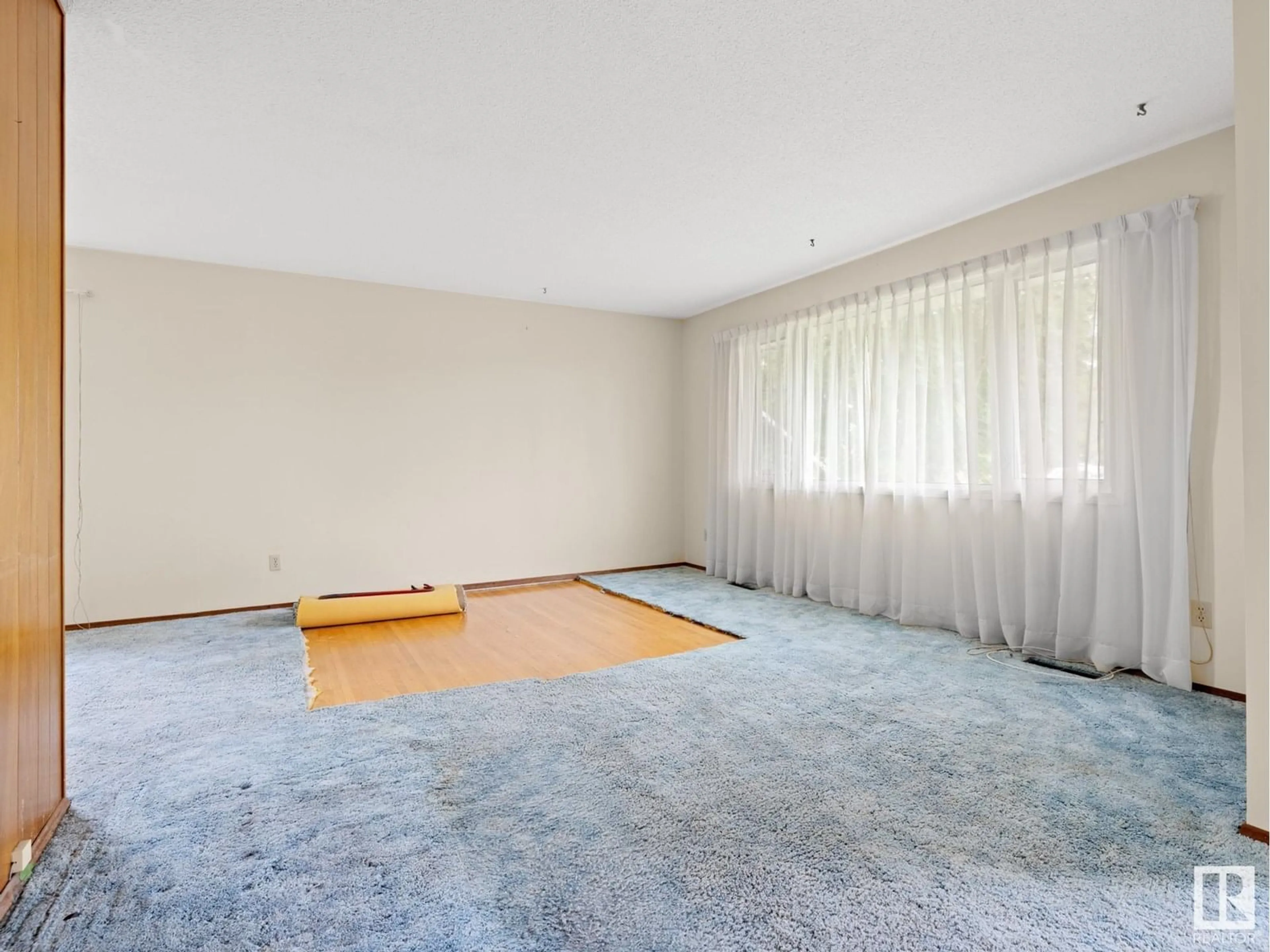 A pic of a room for 5907 137 AV, Edmonton Alberta T5A0P1