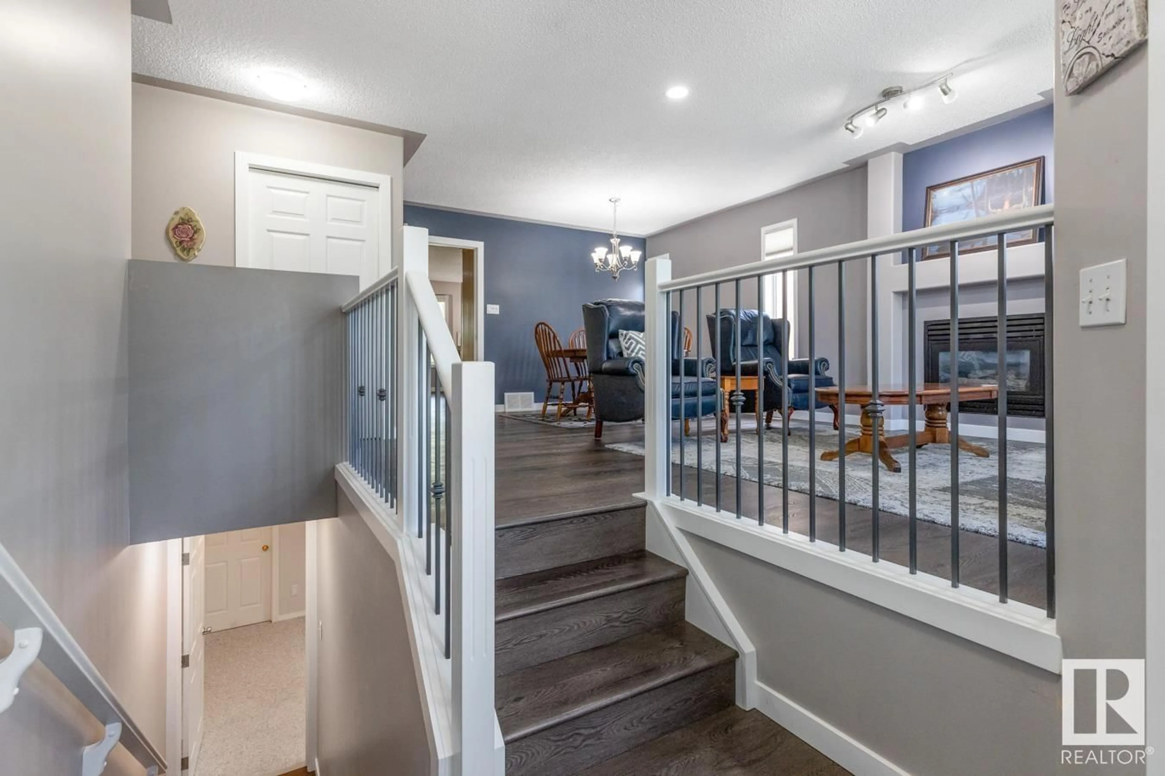 Indoor foyer for 69 COLONIALE WY, Beaumont Alberta T4X1M3