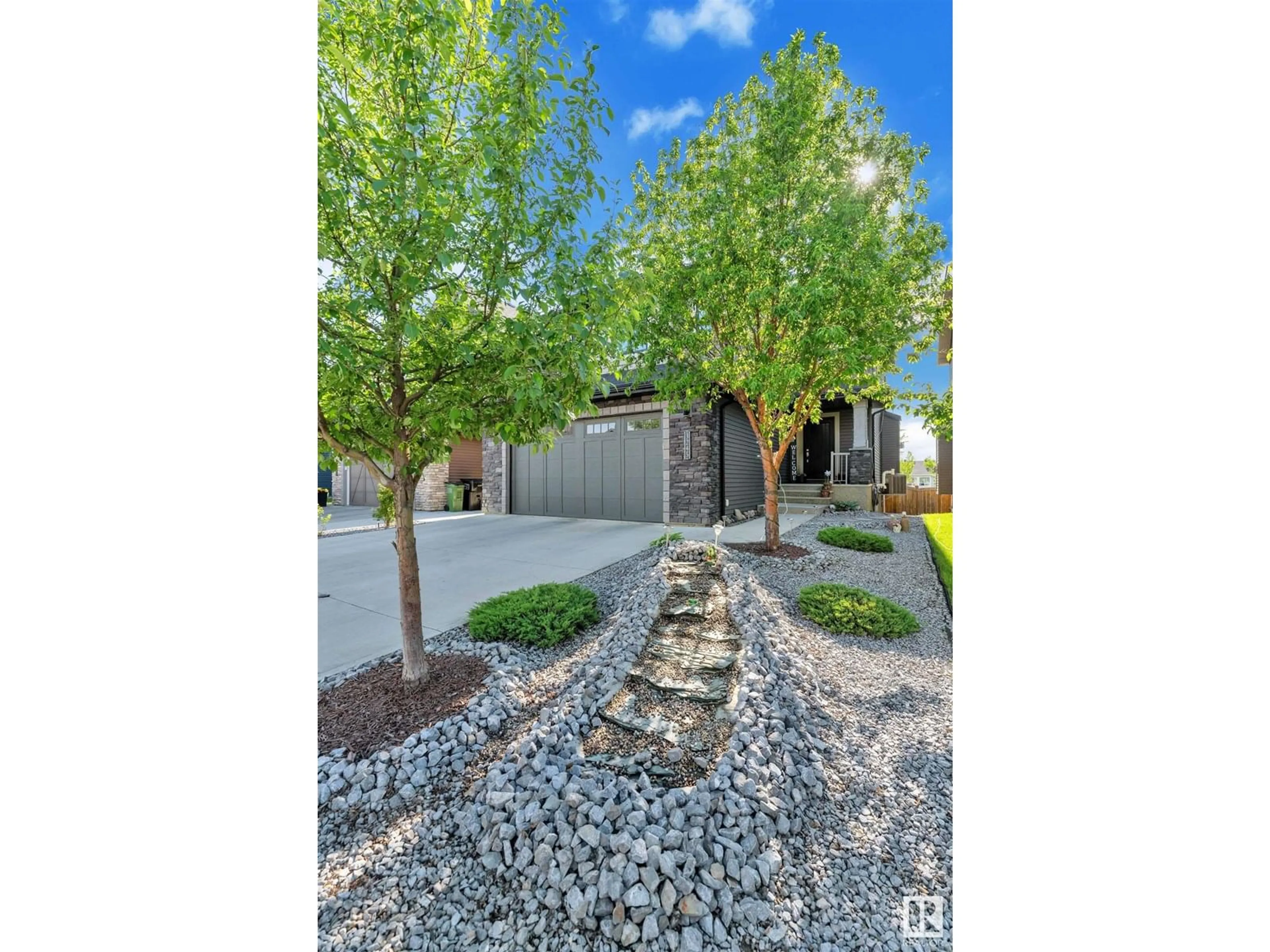 A pic from outside/outdoor area/front of a property/back of a property/a pic from drone, street for 3245 WINSPEAR CR, Edmonton Alberta T6X1P2
