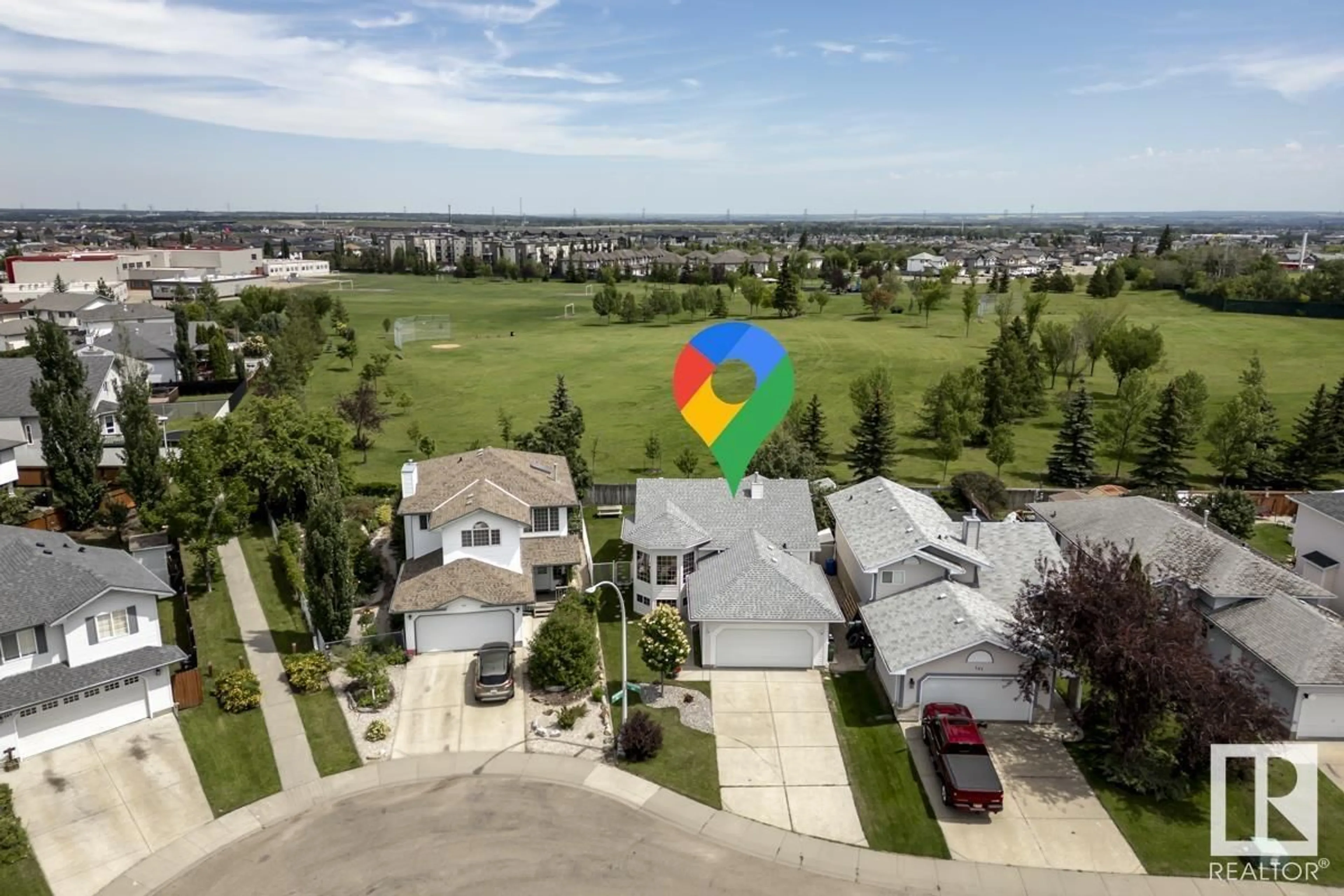 A pic from outside/outdoor area/front of a property/back of a property/a pic from drone, unknown for 143 HOLLICK-KENYON WY, Edmonton Alberta T5Y2V7