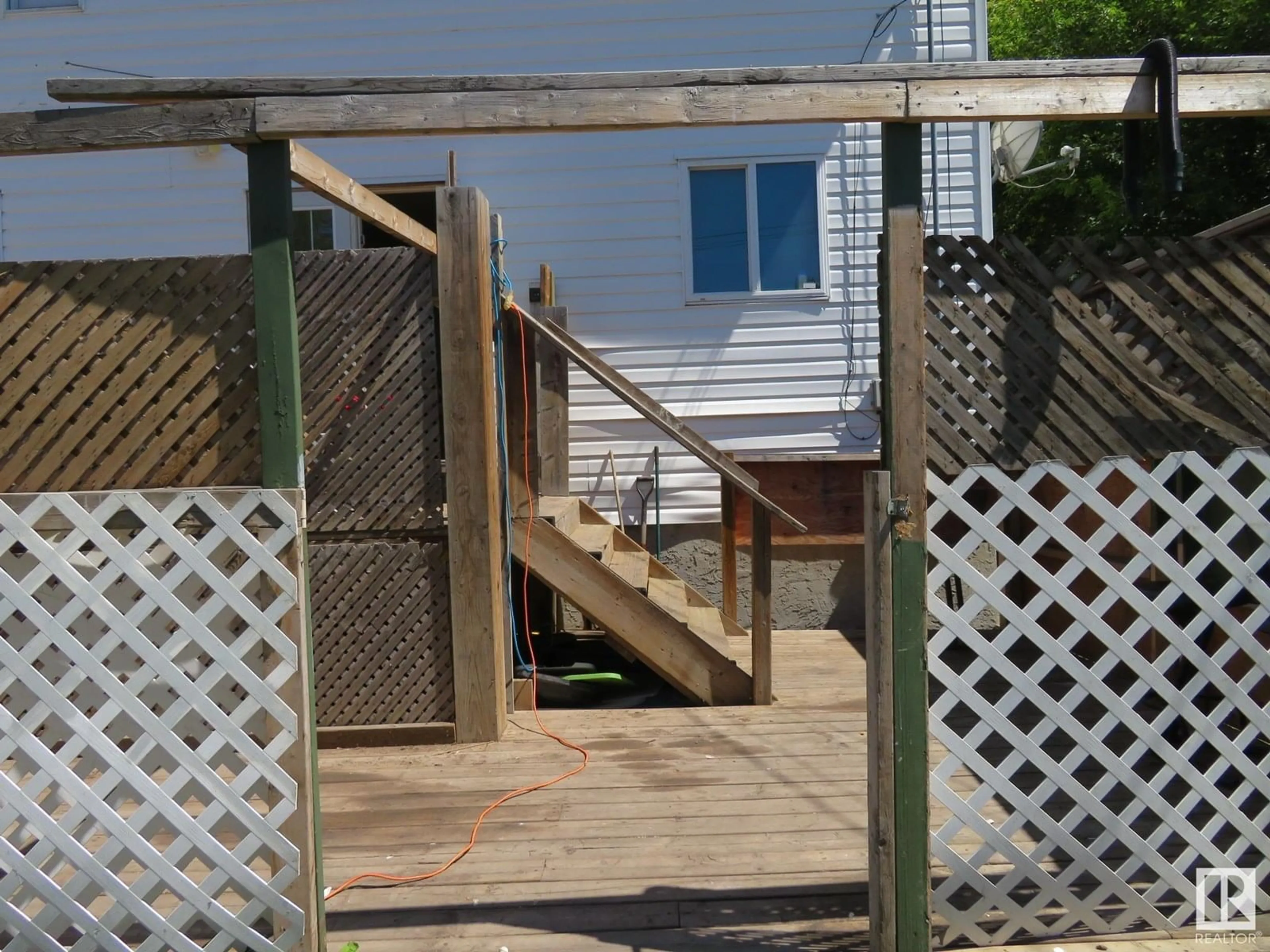 Stairs for NW - 12940 125 ST, Edmonton Alberta T5L0V2