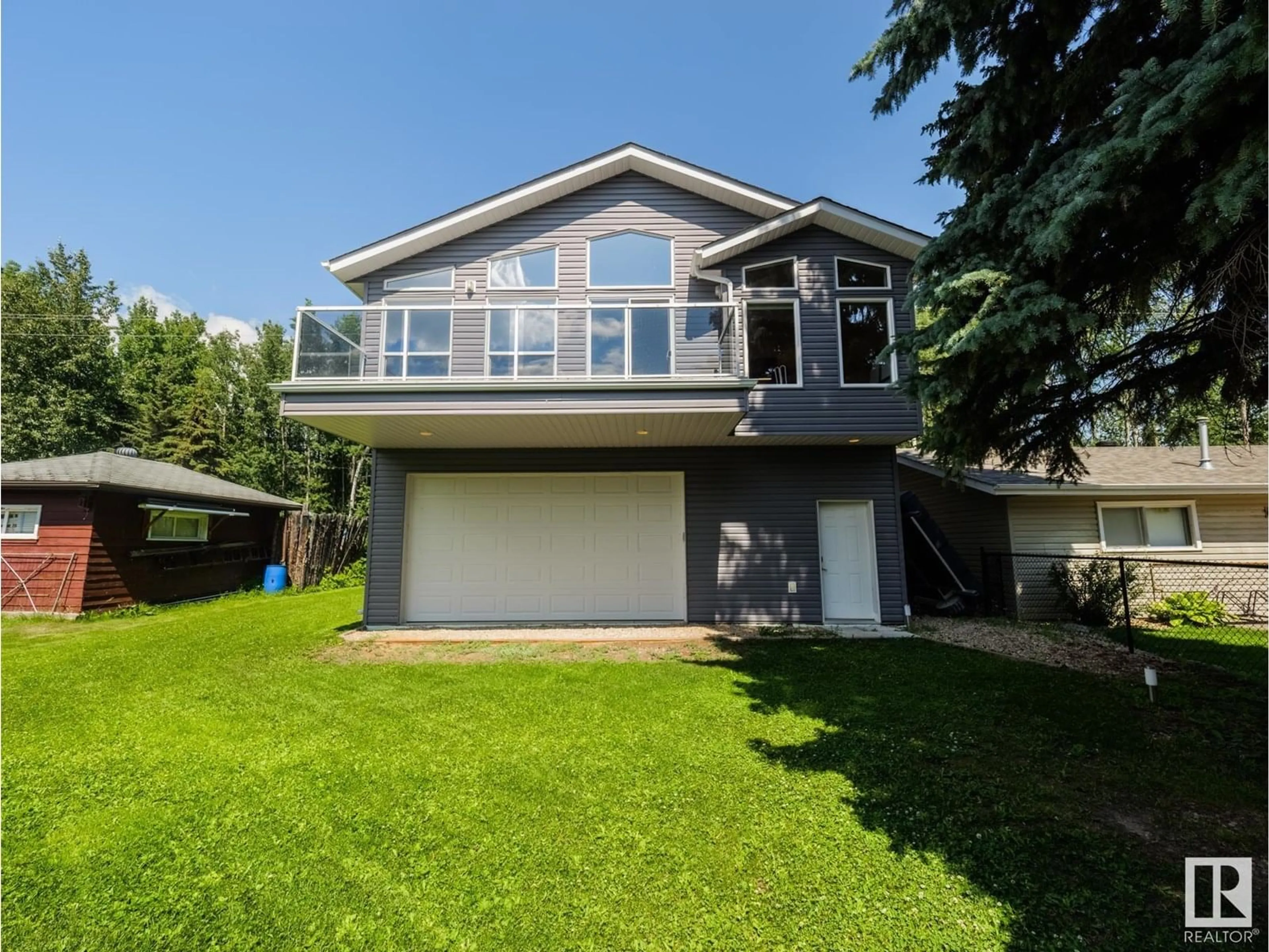 Home with vinyl exterior material, water/lake/river/ocean view for 31 LAKESHORE DR, Rural Leduc County Alberta T0C2P0