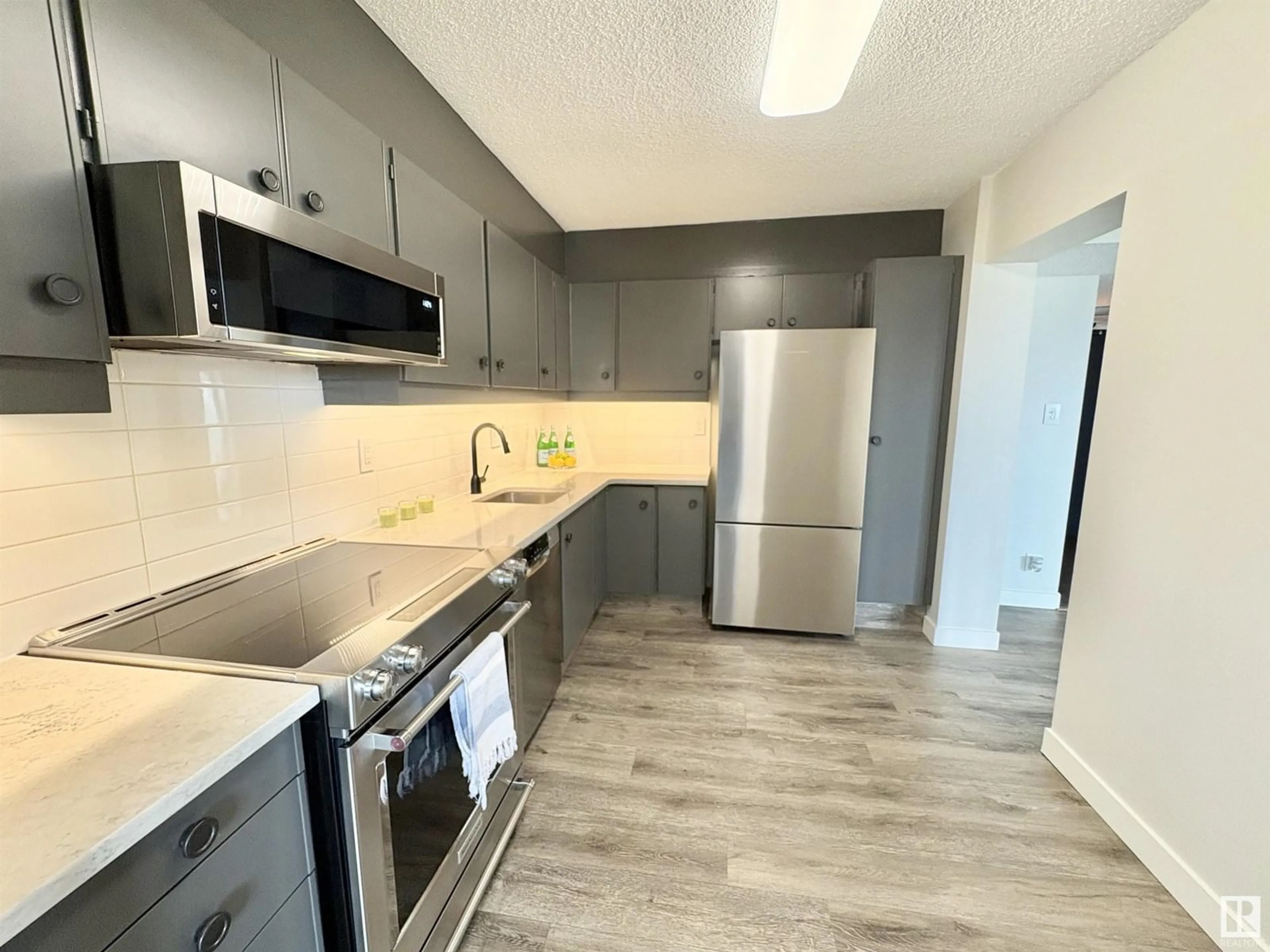 Standard kitchen, unknown for 1005 JASPER AV, Edmonton Alberta T5H4C6
