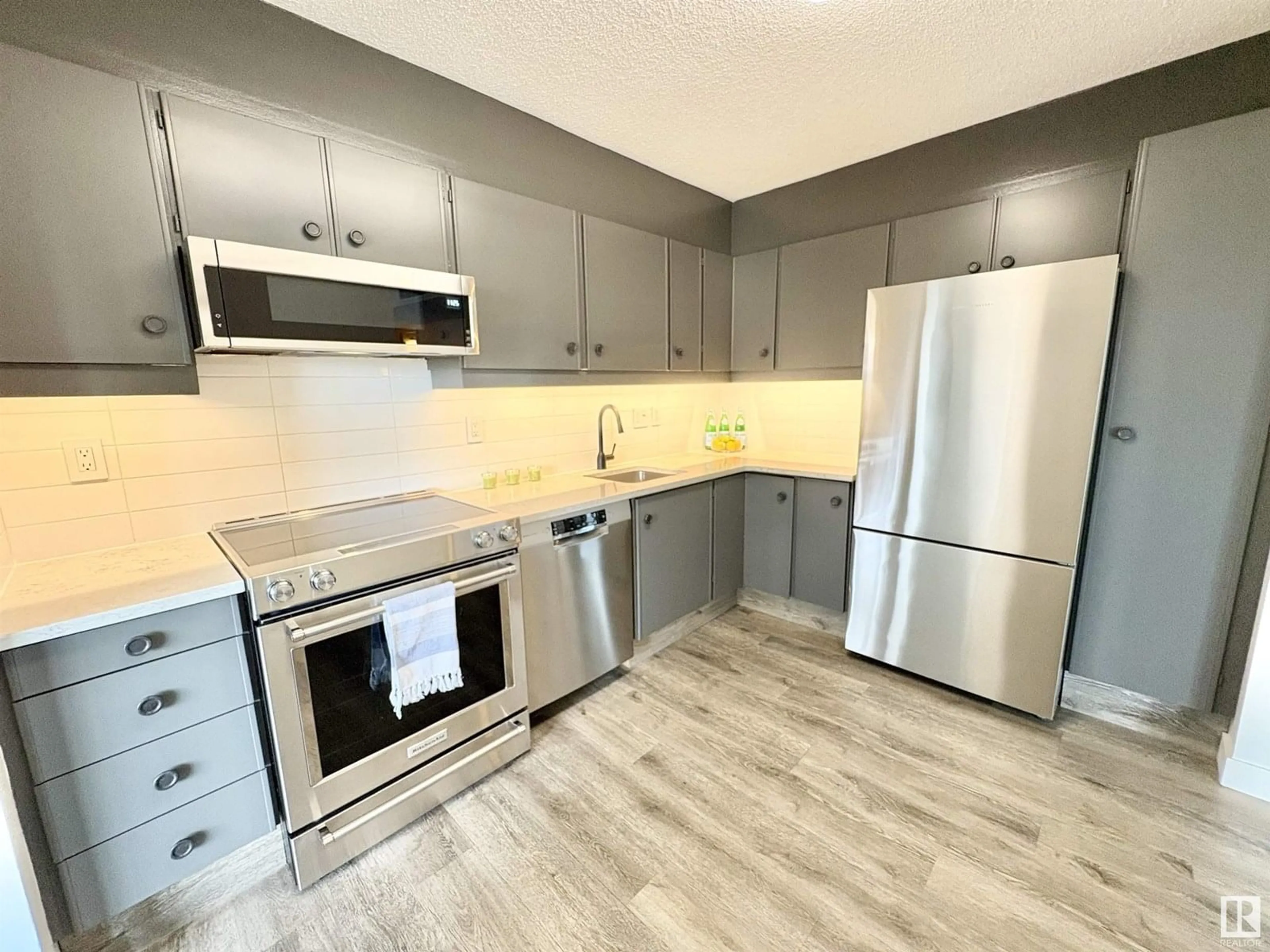 Unknown for 1005 JASPER AV, Edmonton Alberta T5H4C6