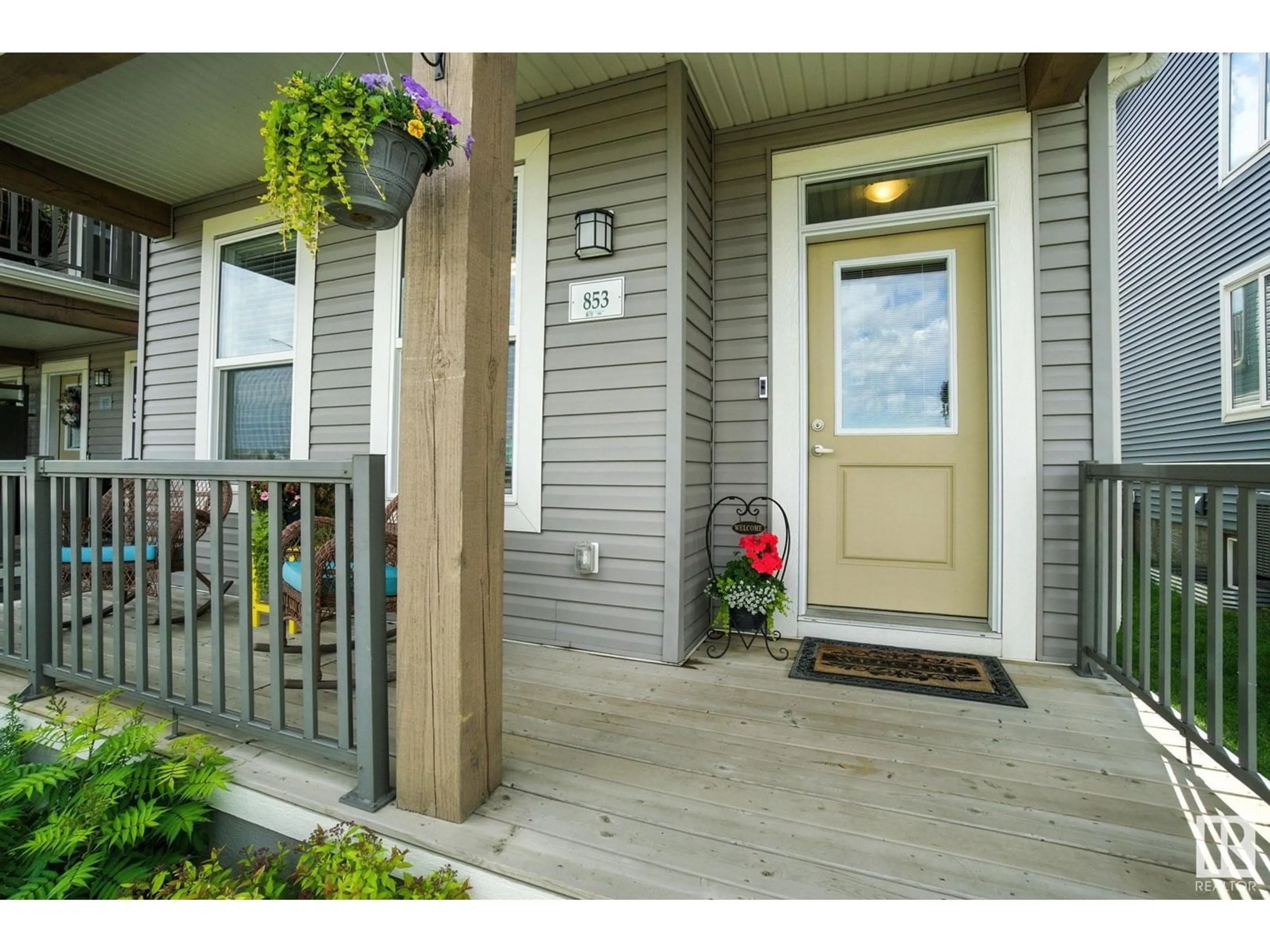 Indoor entryway for 853 STILLWATER BV, Edmonton Alberta T6M1K7