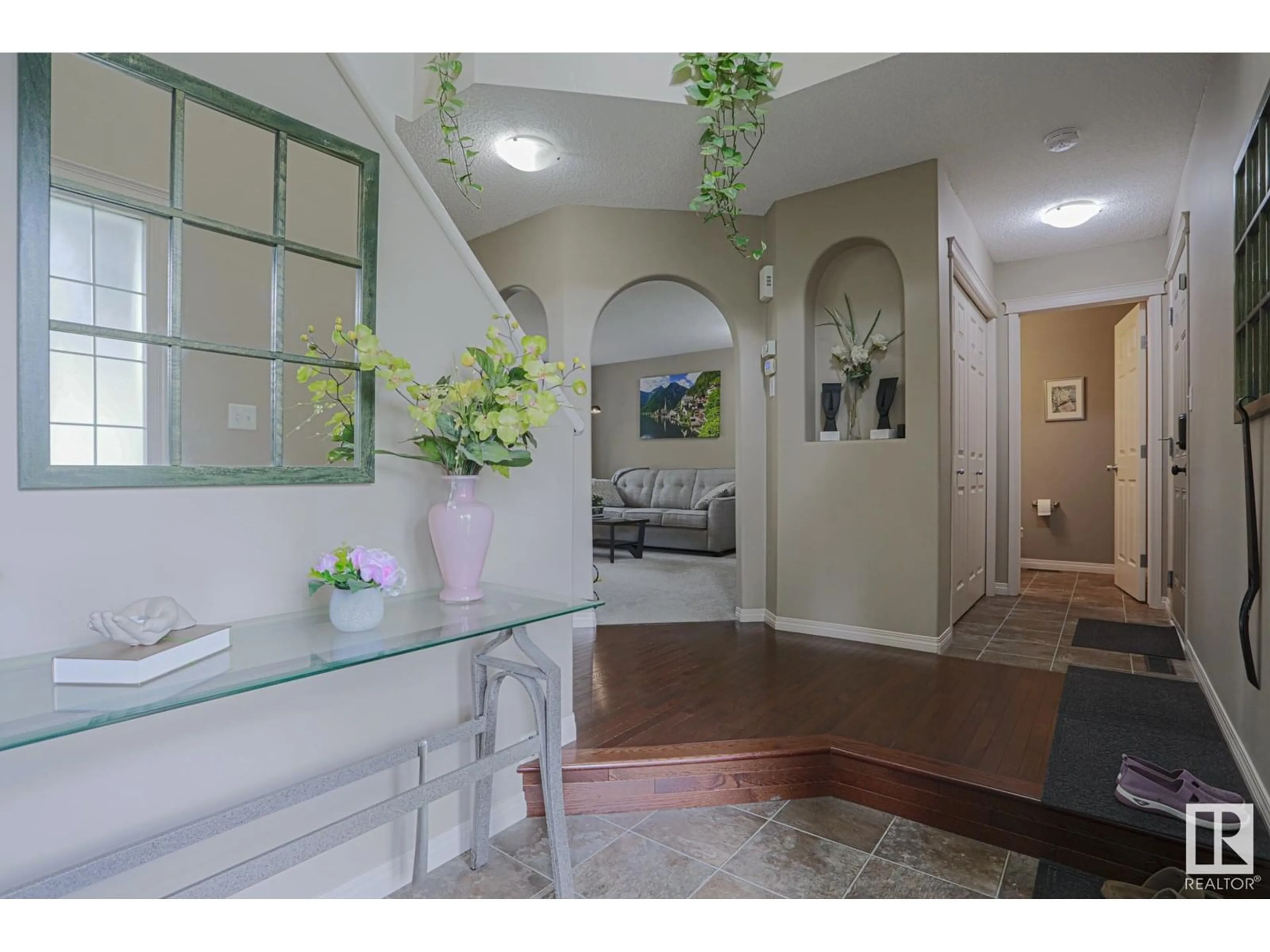 Indoor entryway for 16808 119 ST, Edmonton Alberta T5X6K4