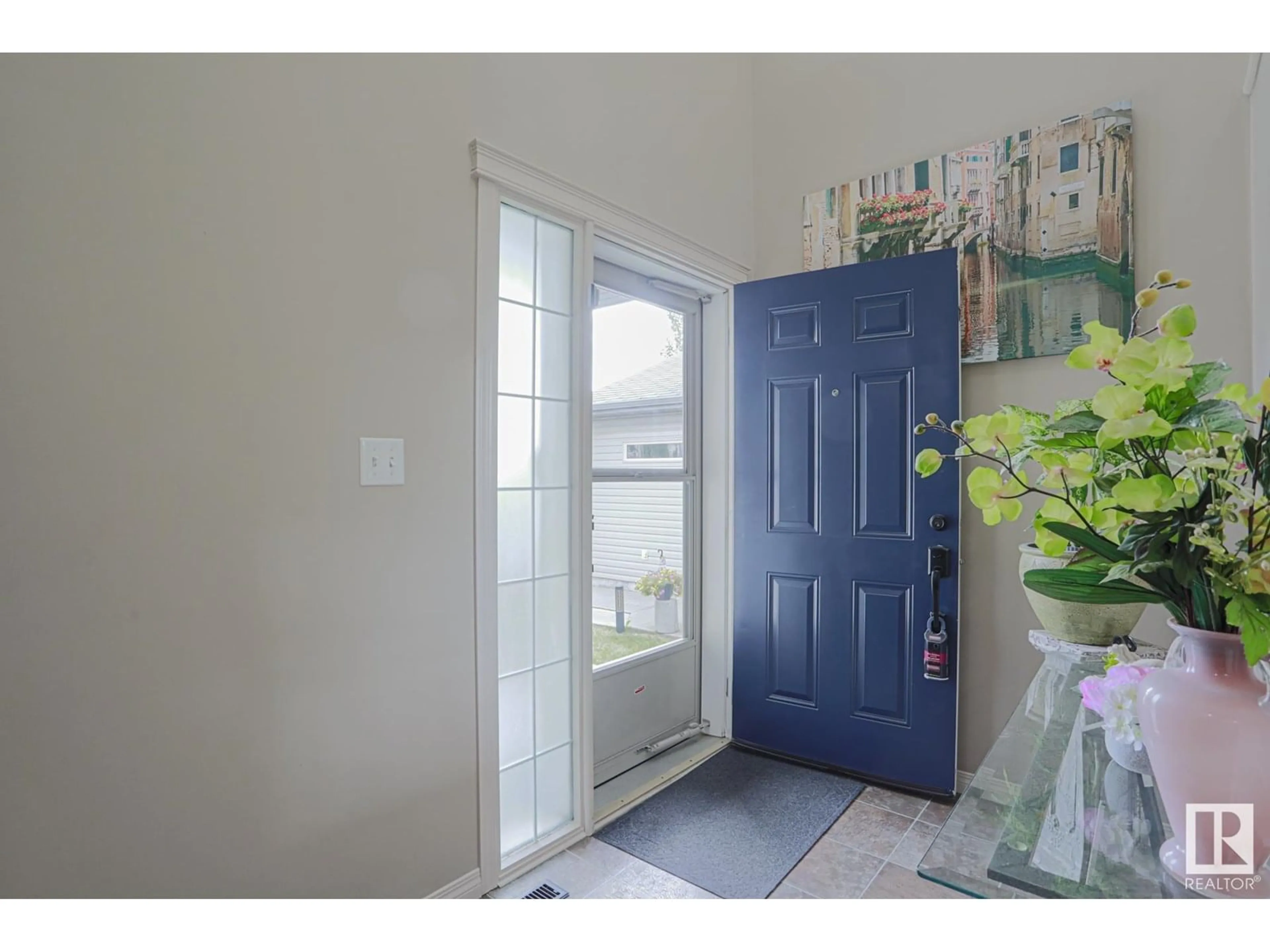 Indoor entryway for 16808 119 ST, Edmonton Alberta T5X6K4