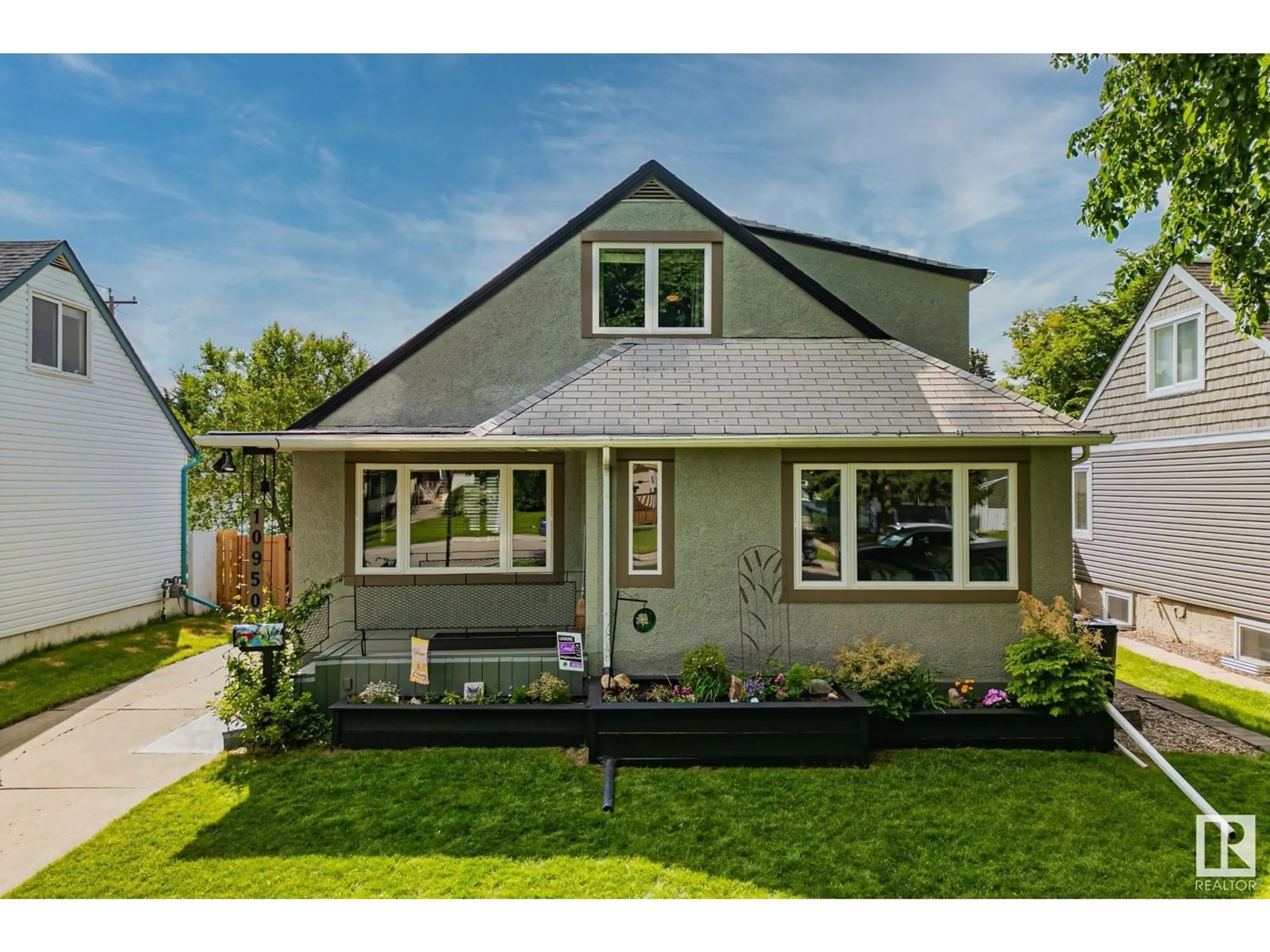 Home with vinyl exterior material, street for NW - 10950 117 ST, Edmonton Alberta T5H3N6