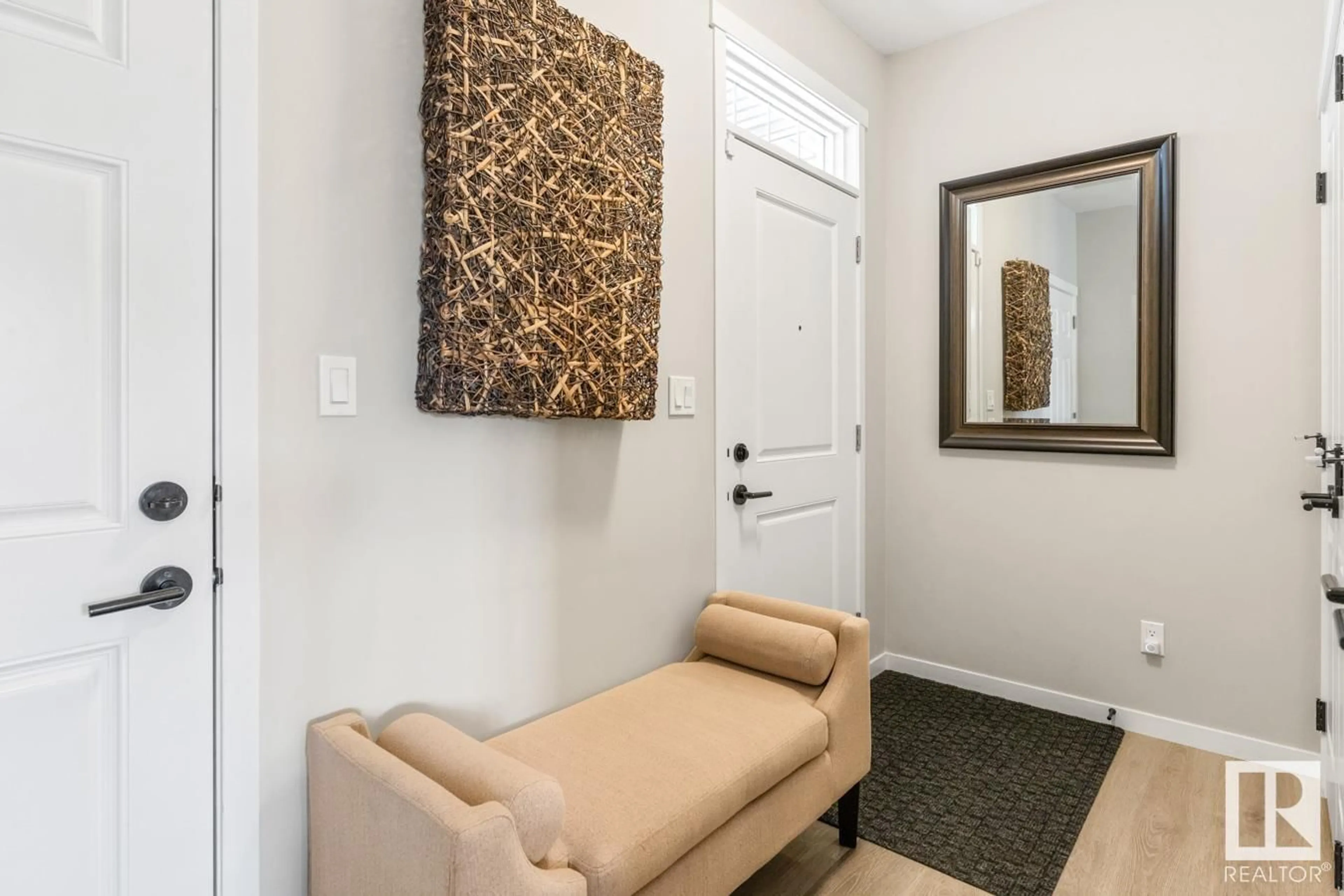Indoor entryway for 22706 95A AV, Edmonton Alberta T5T7H4