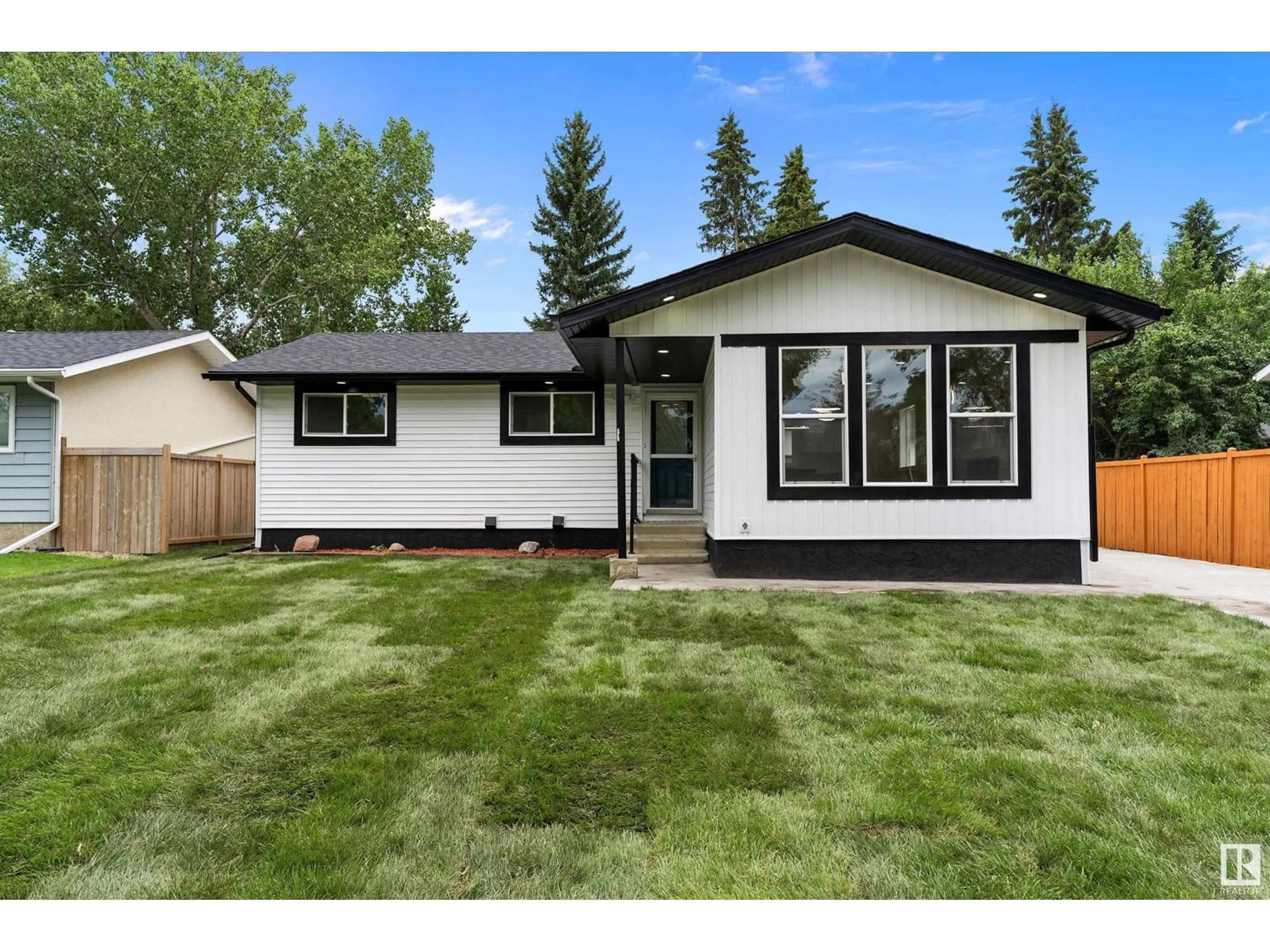 Home with vinyl exterior material, street for 11 LABELLE CR, St. Albert Alberta T8N2G6