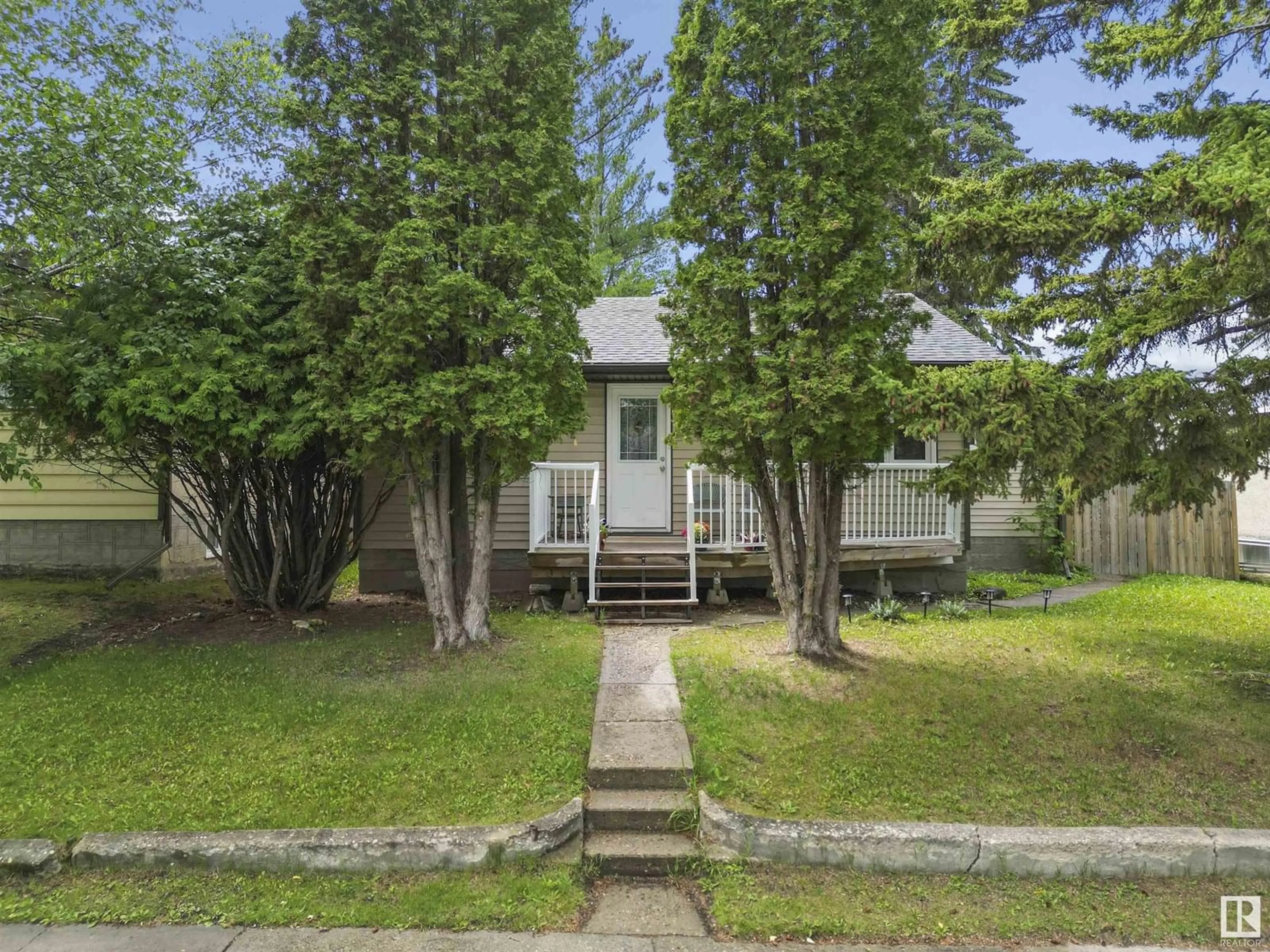 A pic from outside/outdoor area/front of a property/back of a property/a pic from drone, street for 5036 45 STREET, Drayton Valley Alberta T7A1C1