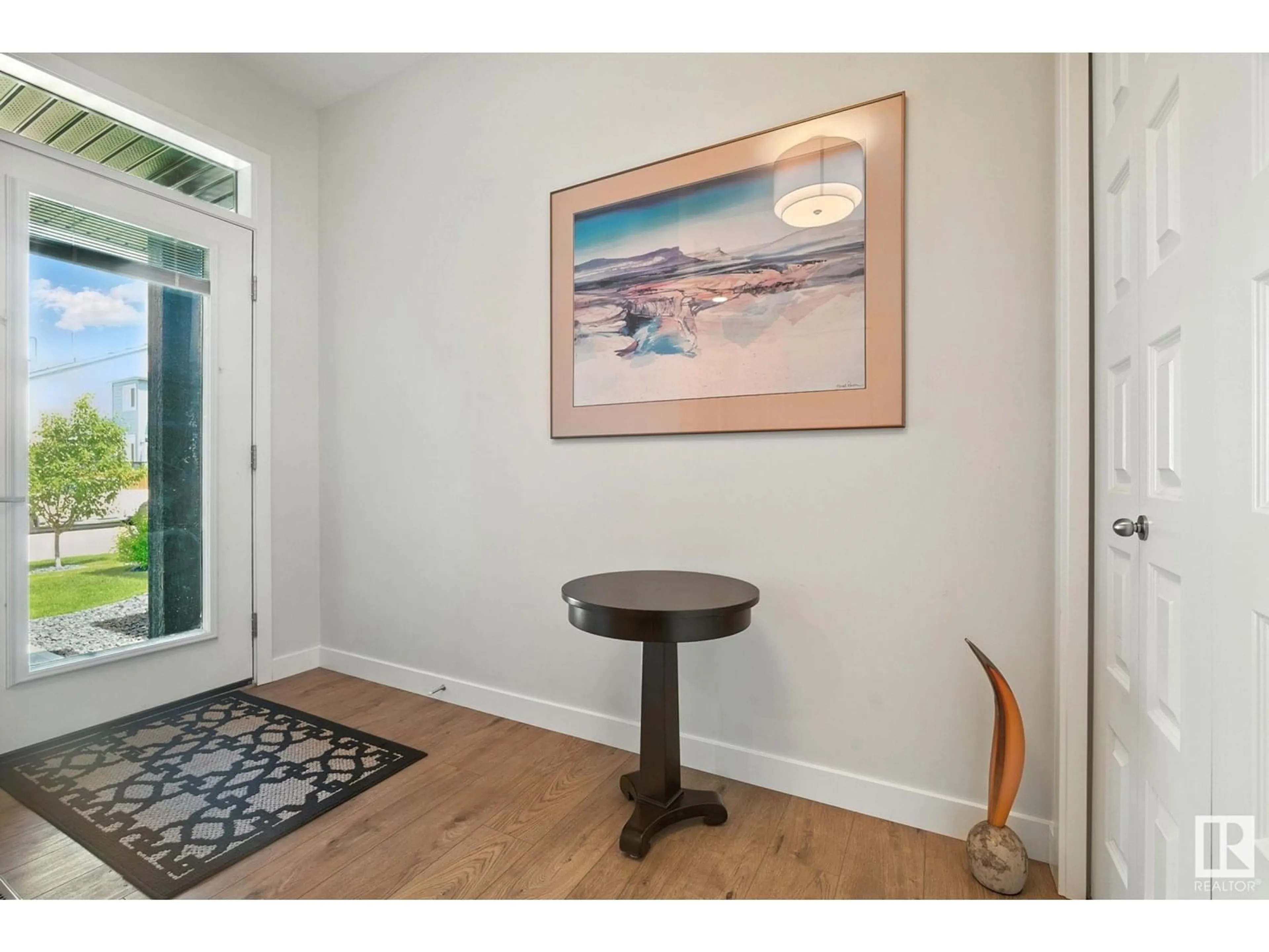 Indoor entryway for 643 EAGLESON CR, Edmonton Alberta T6M0Z5