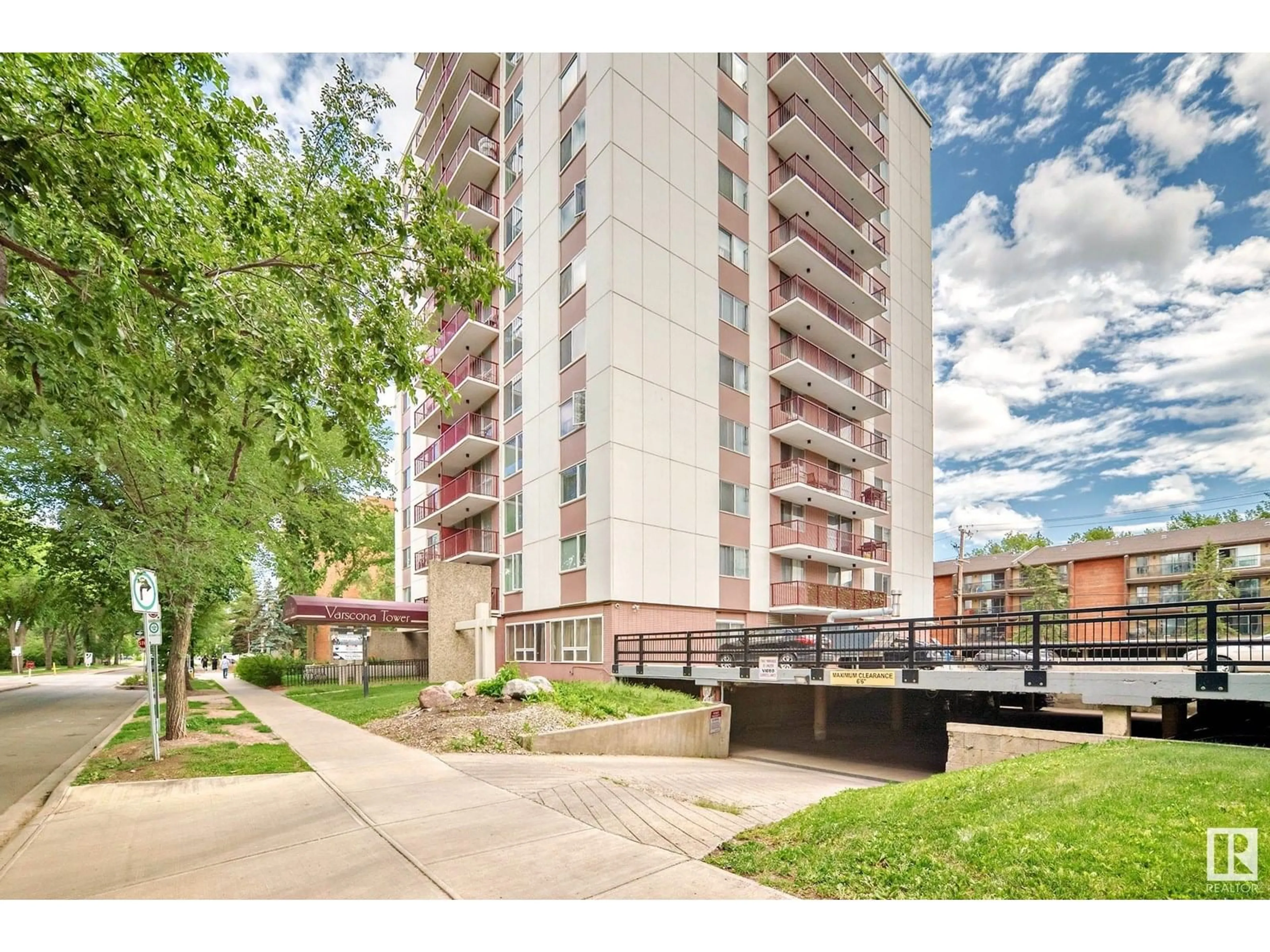 Patio, unknown for 401 - 11007 83 AV, Edmonton Alberta T6G0T9