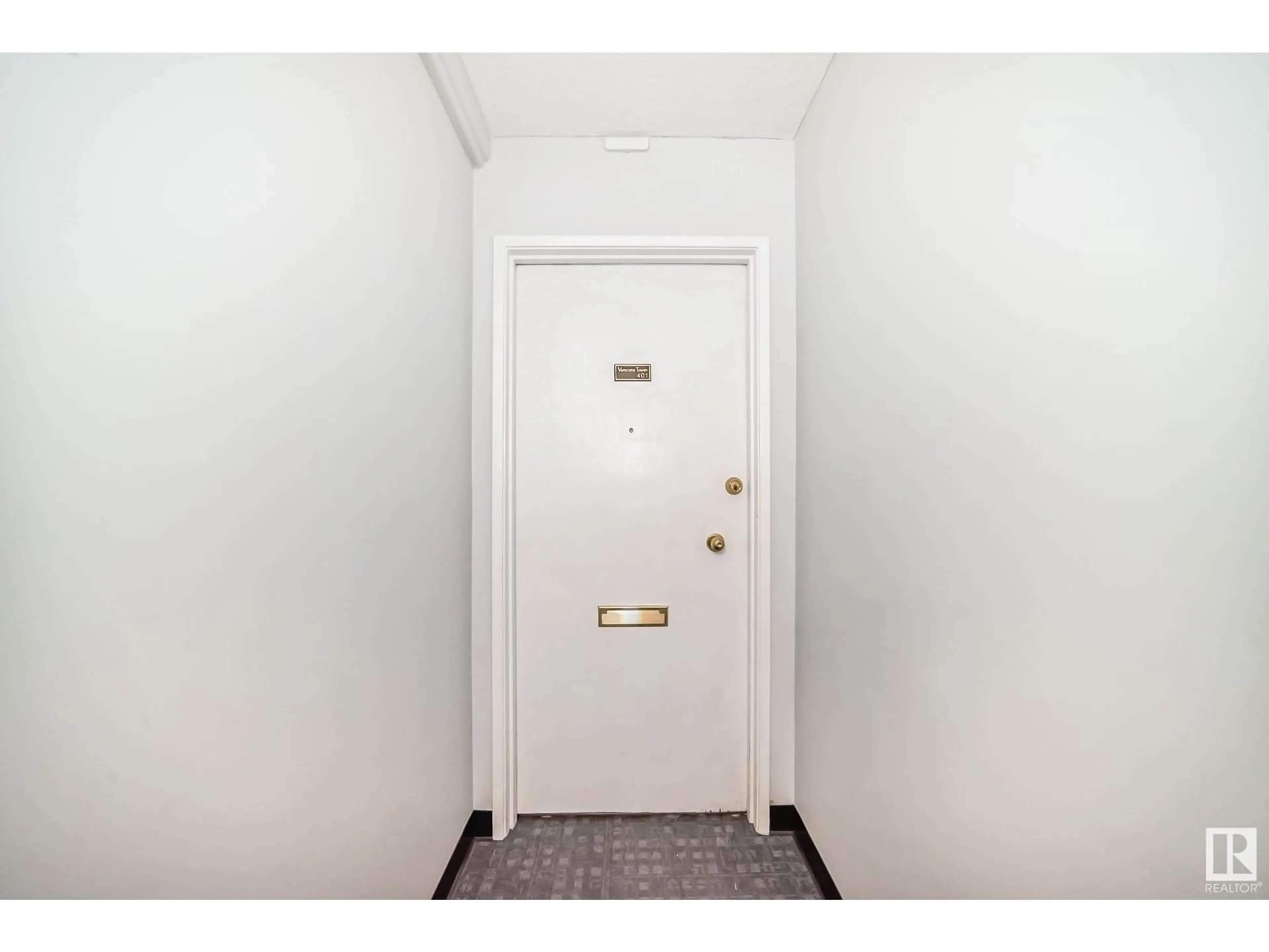 Indoor entryway for 401 - 11007 83 AV, Edmonton Alberta T6G0T9