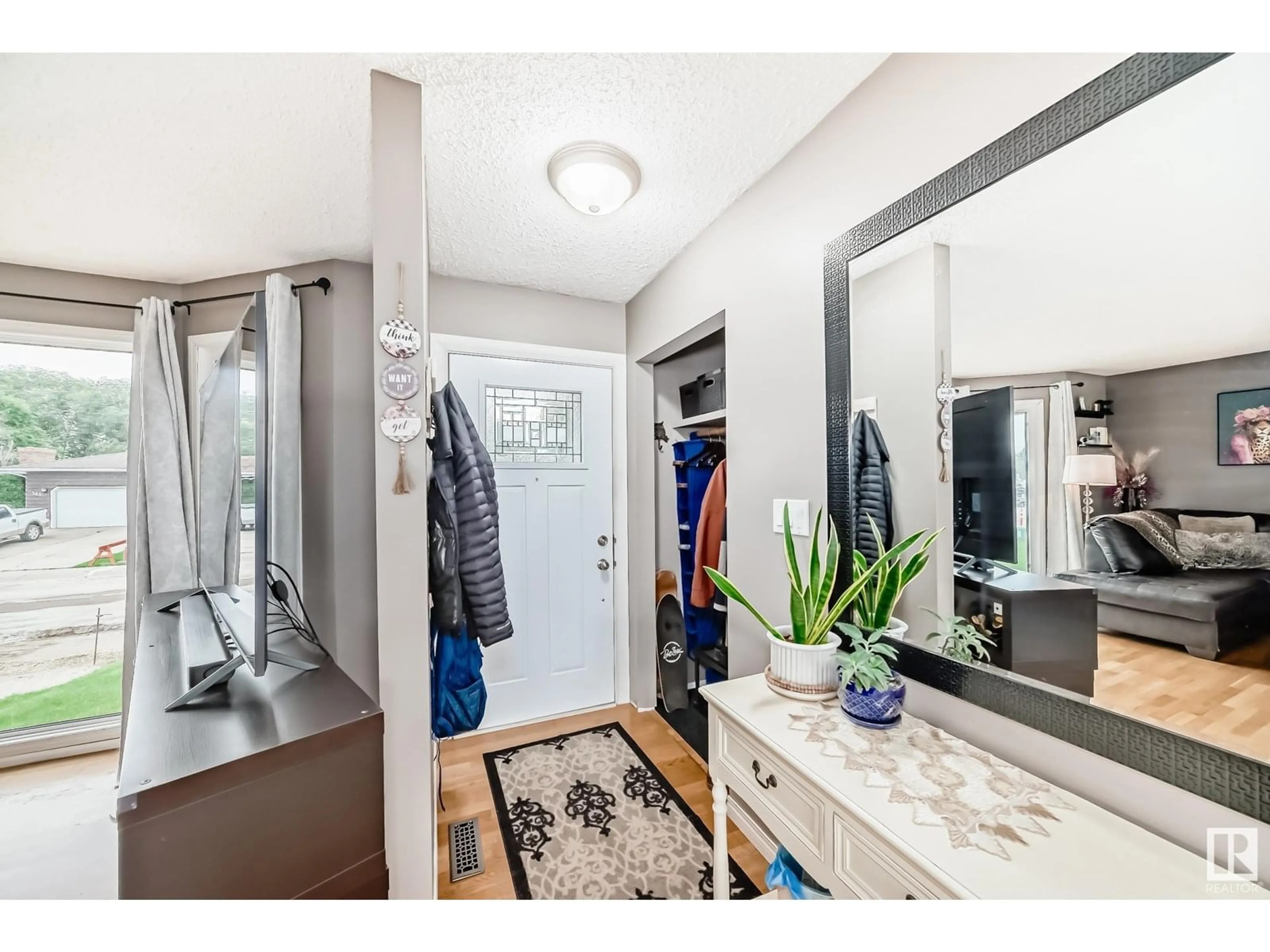 Unknown for 352 HUFFMAN CR, Edmonton Alberta T5A4C8