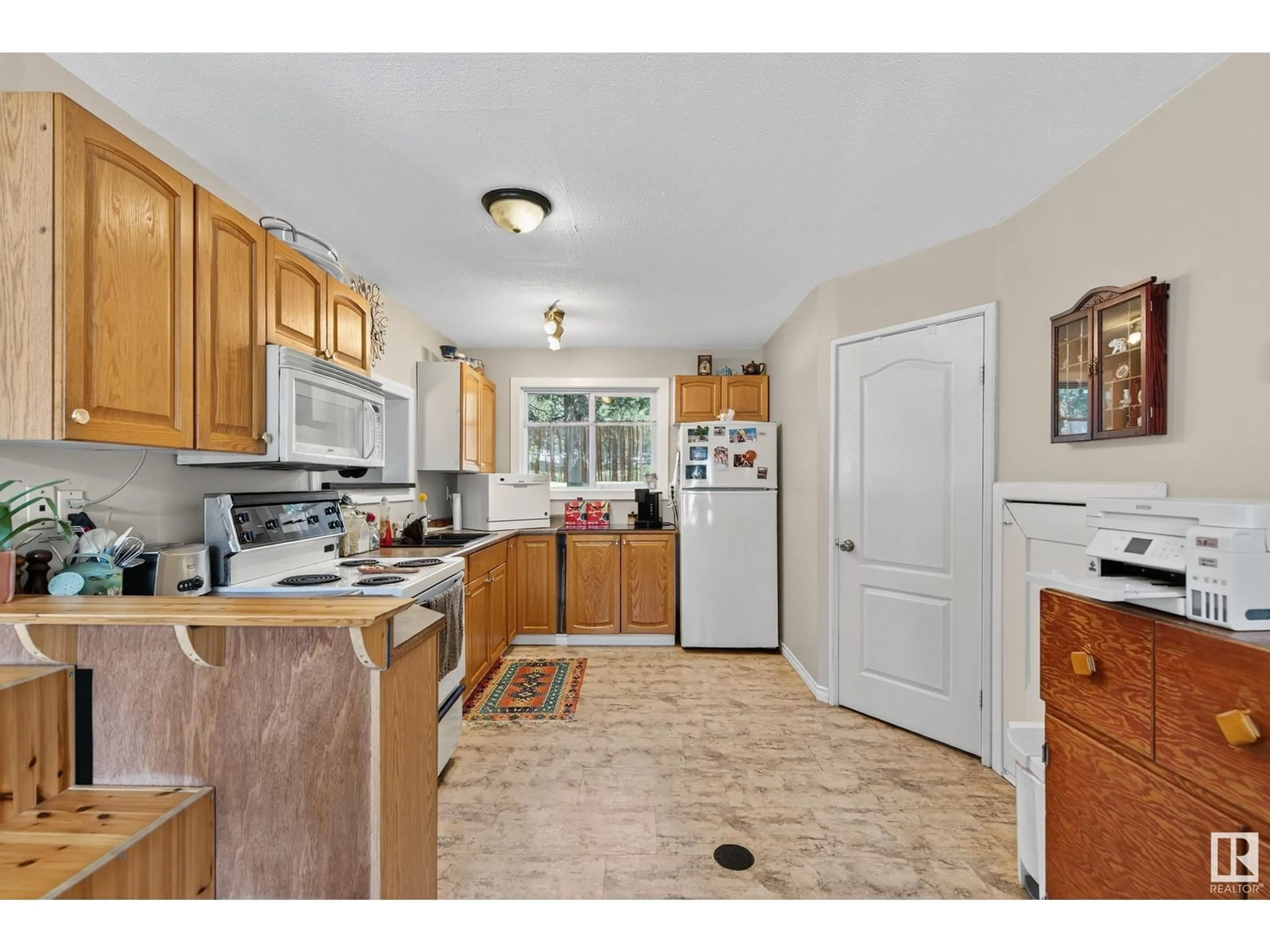 Standard kitchen, ceramic/tile floor for E - 305 3 ST, Winfield Alberta T0C2X0