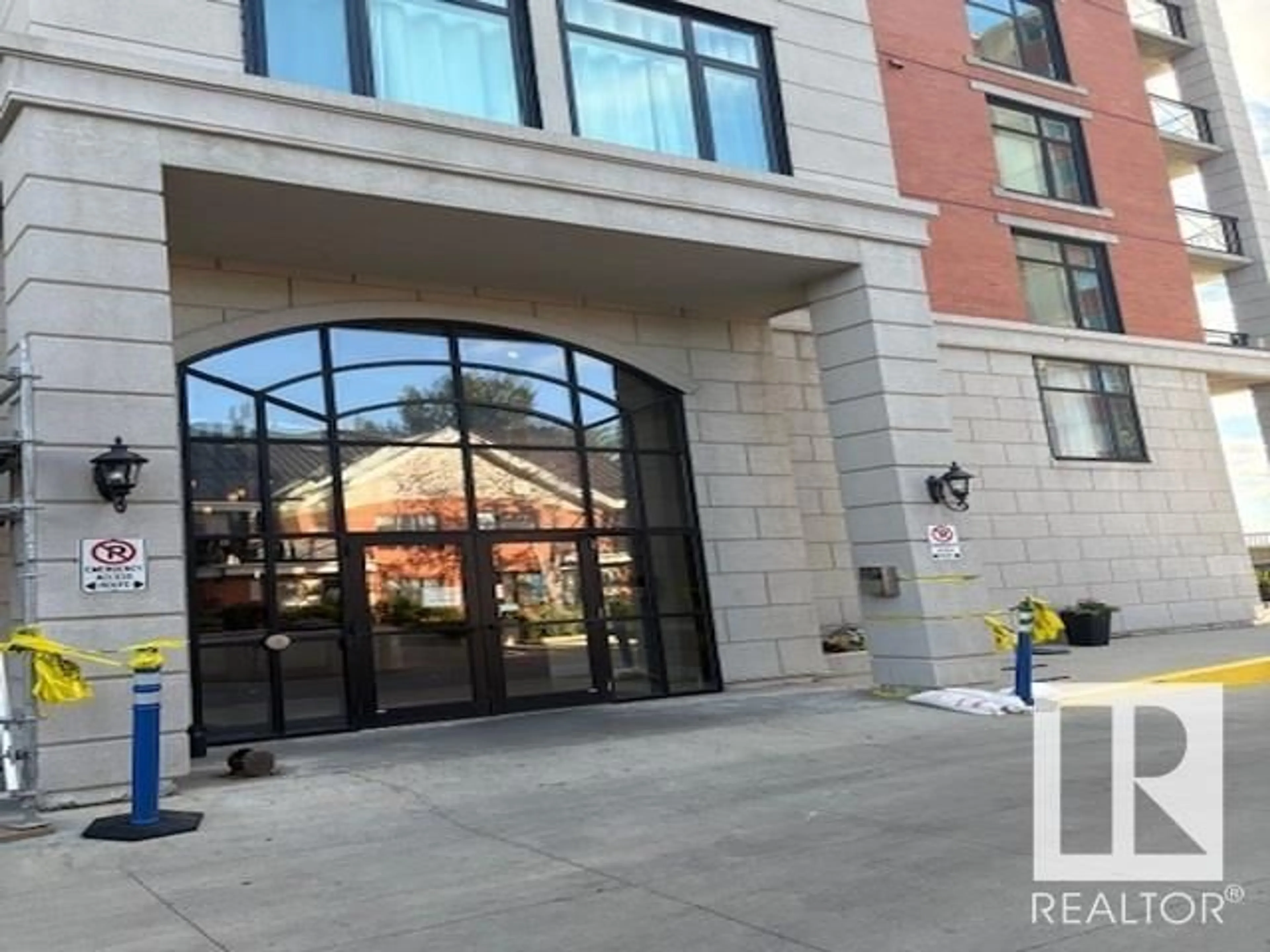 Indoor foyer for 9020 - 1201 JASPER AV, Edmonton Alberta T5H3S8