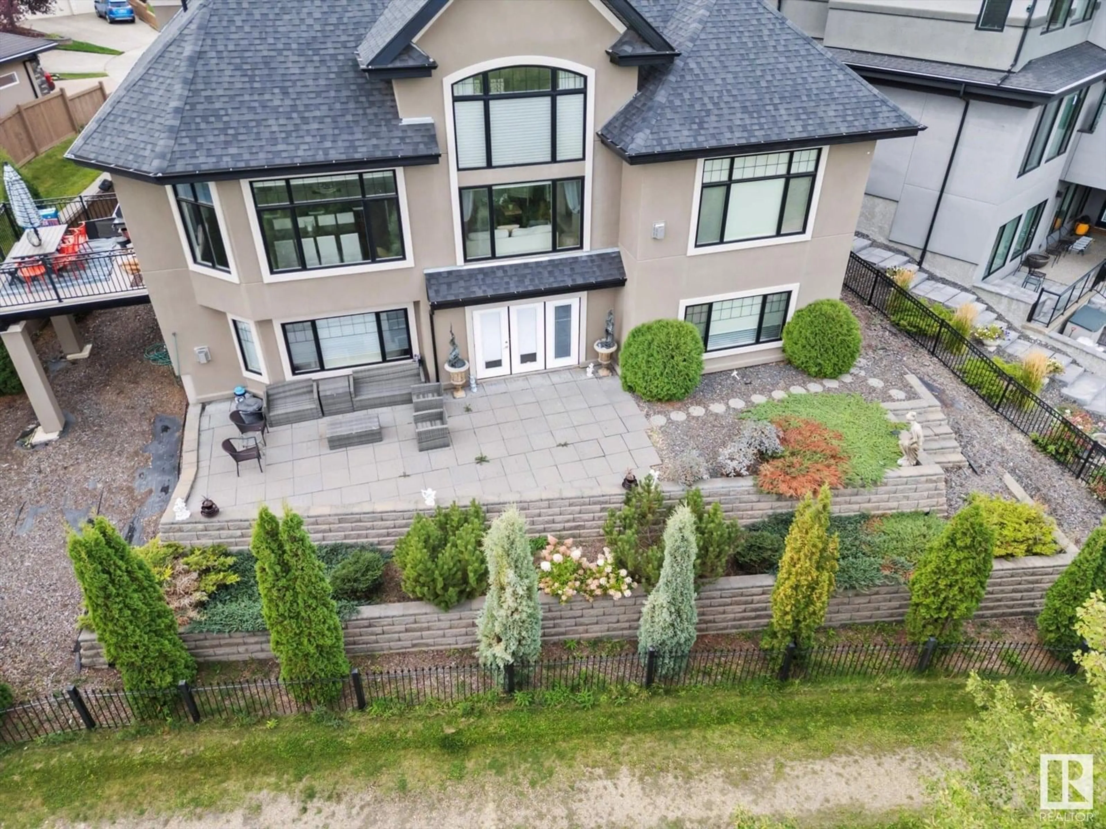 A pic from outside/outdoor area/front of a property/back of a property/a pic from drone, street for NW - 1018 HOLLANDS PT, Edmonton Alberta T6R3T1