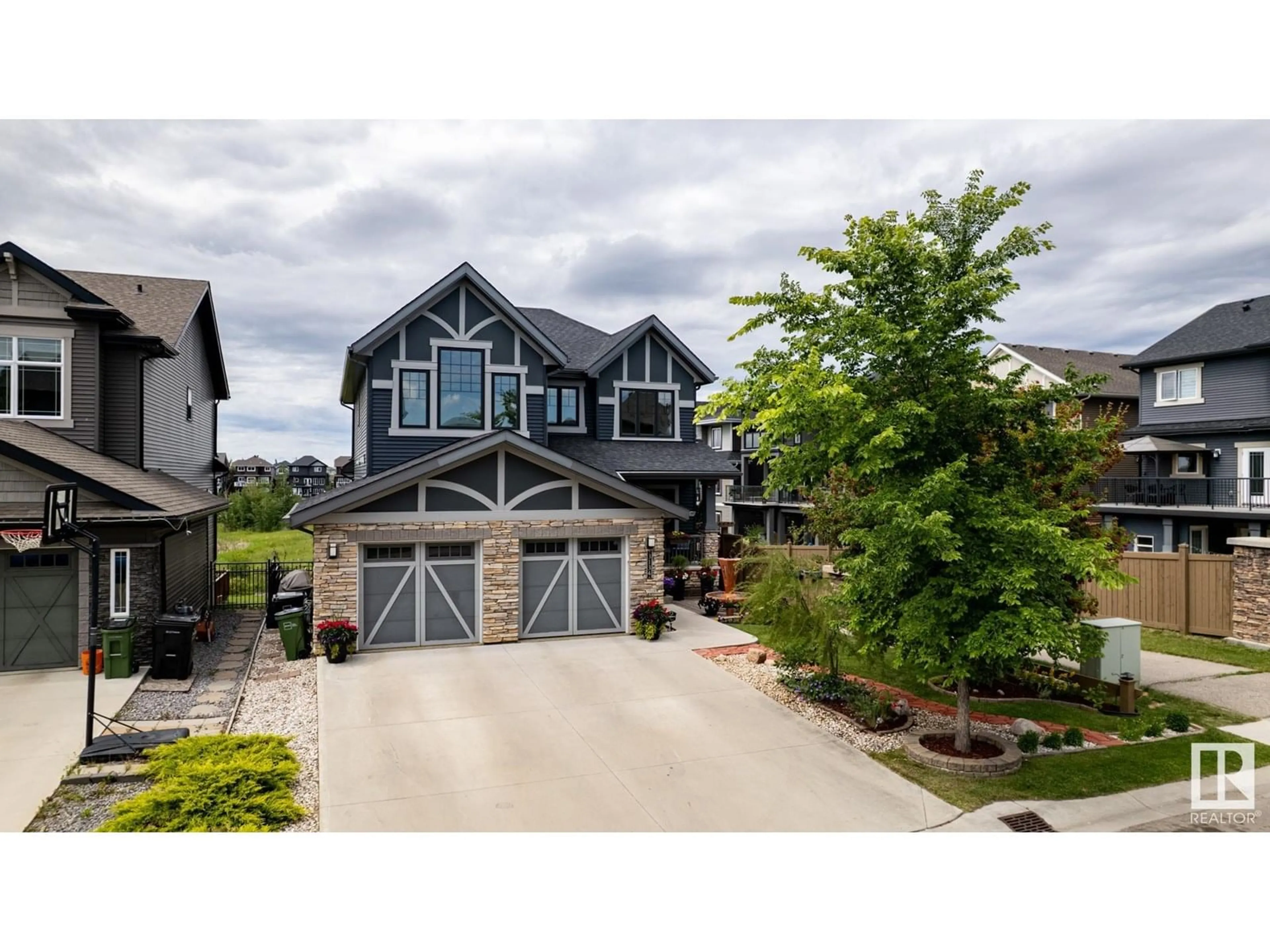 A pic from outside/outdoor area/front of a property/back of a property/a pic from drone, street for 3134 WINSPEAR CR, Edmonton Alberta T6X1P3