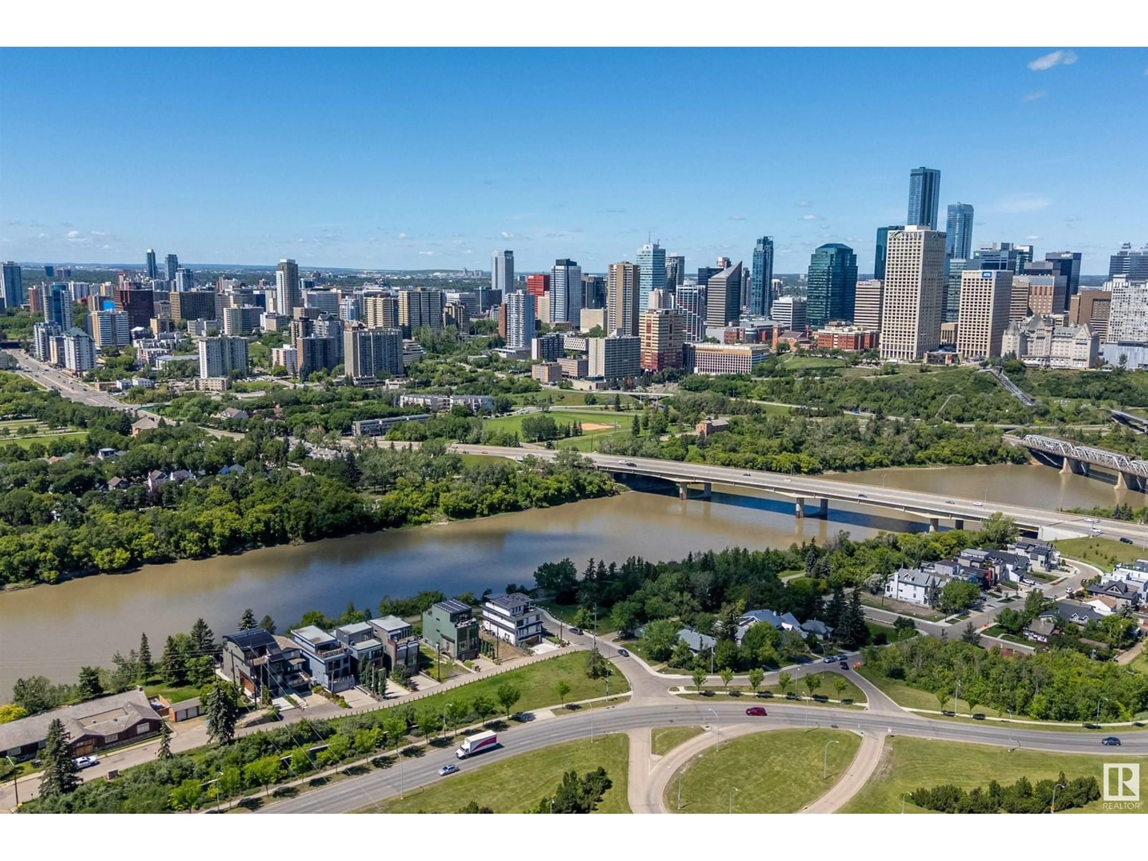 A pic from outside/outdoor area/front of a property/back of a property/a pic from drone, water/lake/river/ocean view for NW - 9509 99B ST, Edmonton Alberta T6E3X1