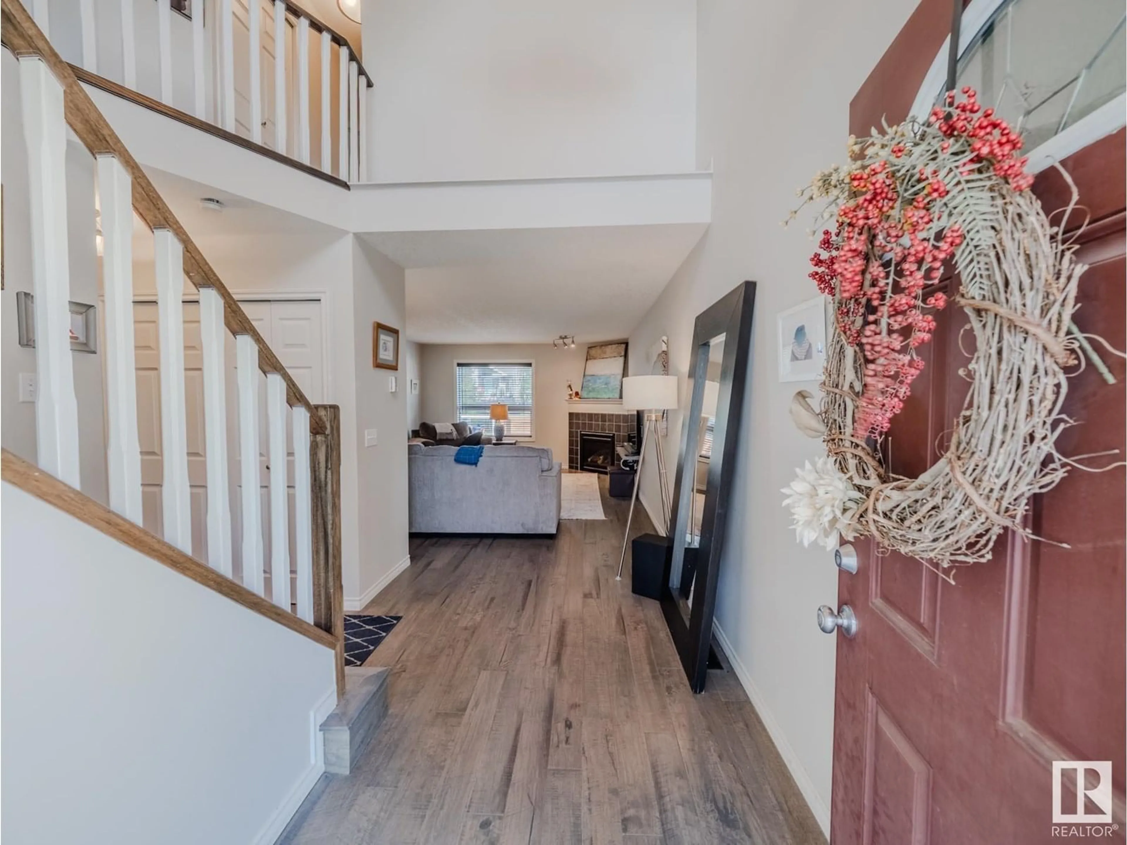 Indoor entryway for NW - 21116 46 AV, Edmonton Alberta T6M0G4