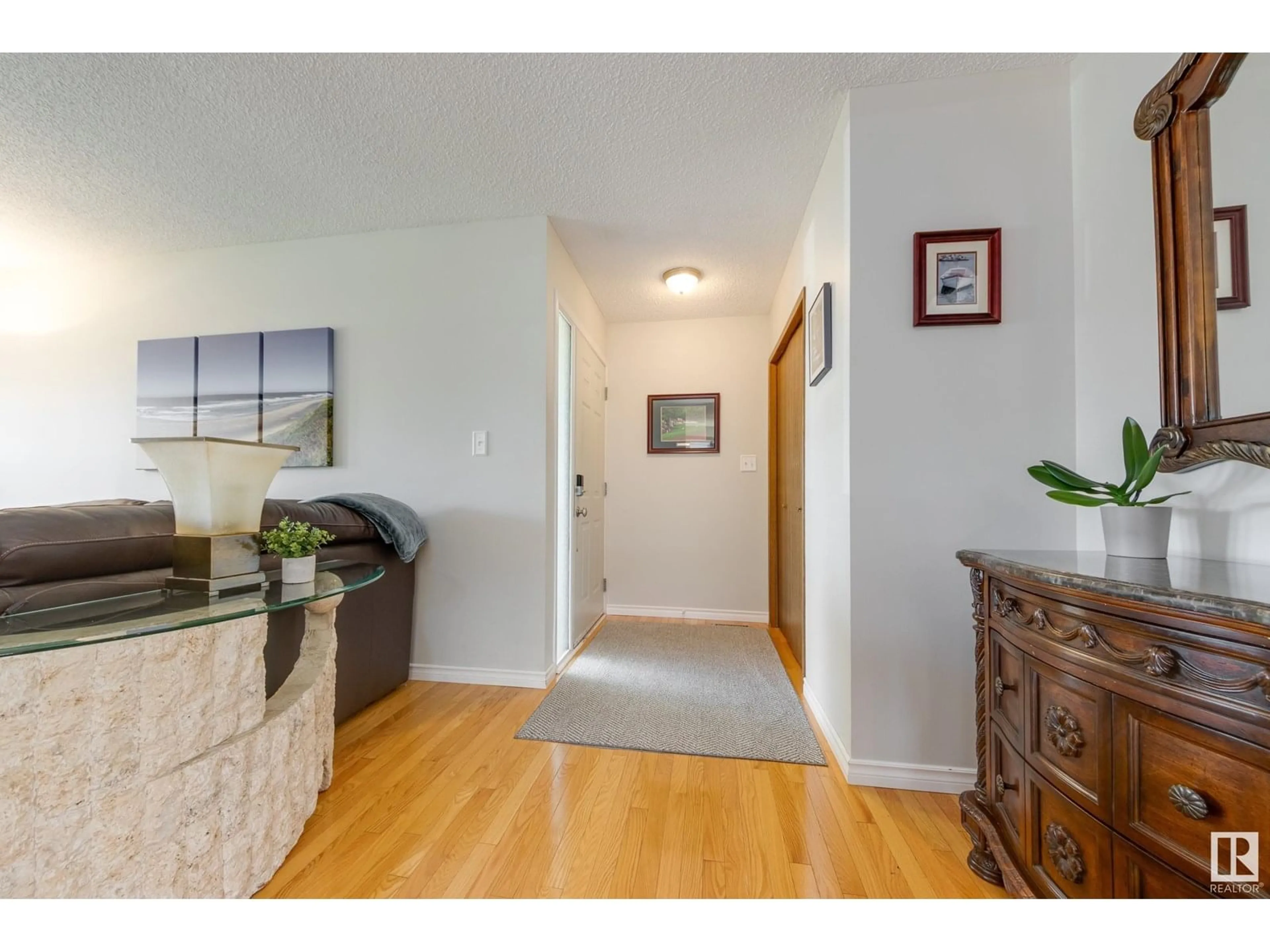 Indoor entryway for 14711 29A ST, Edmonton Alberta T5Y2E4