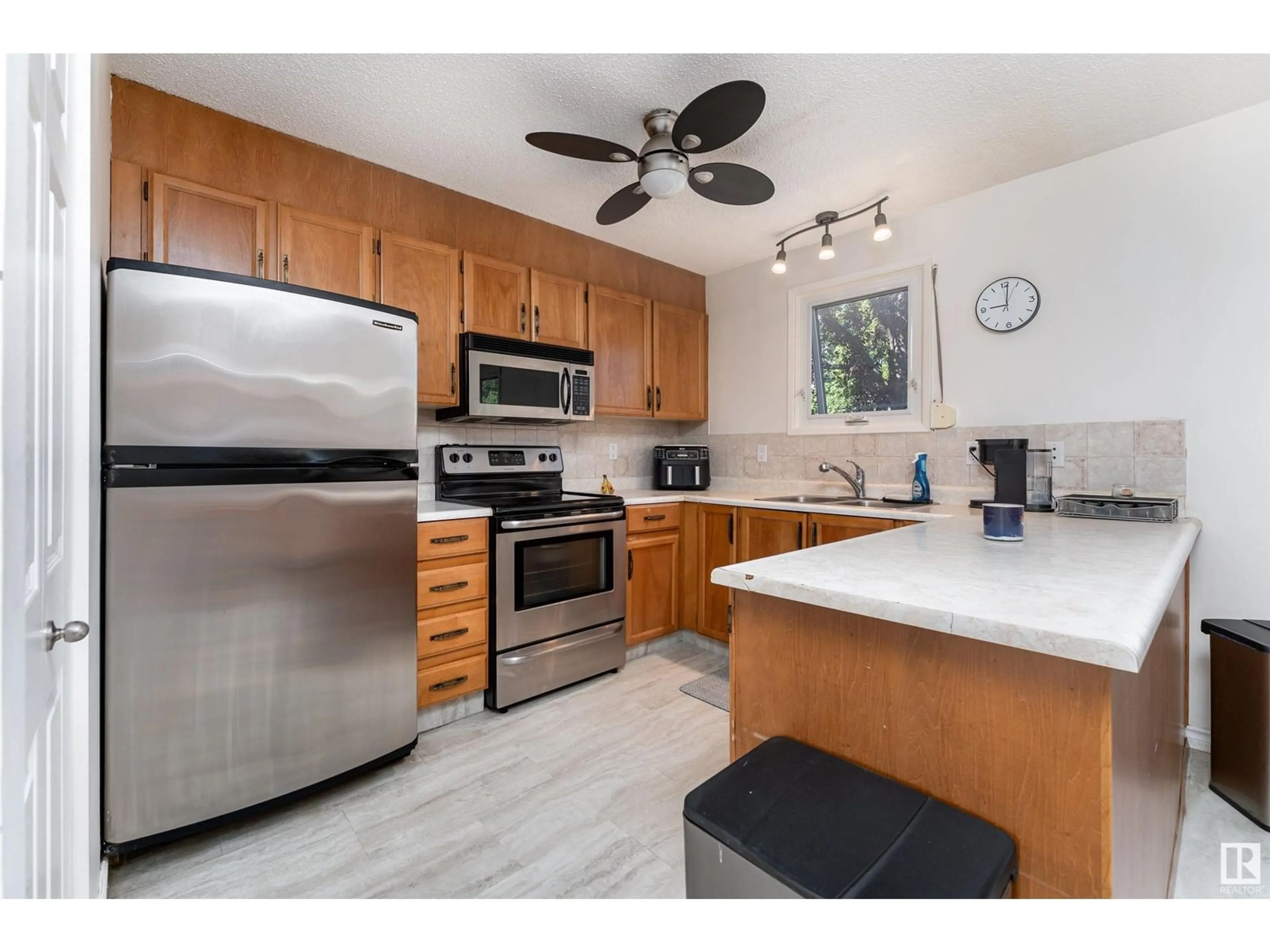Standard kitchen, ceramic/tile floor for 15112 22 ST, Edmonton Alberta T5Y1Y9
